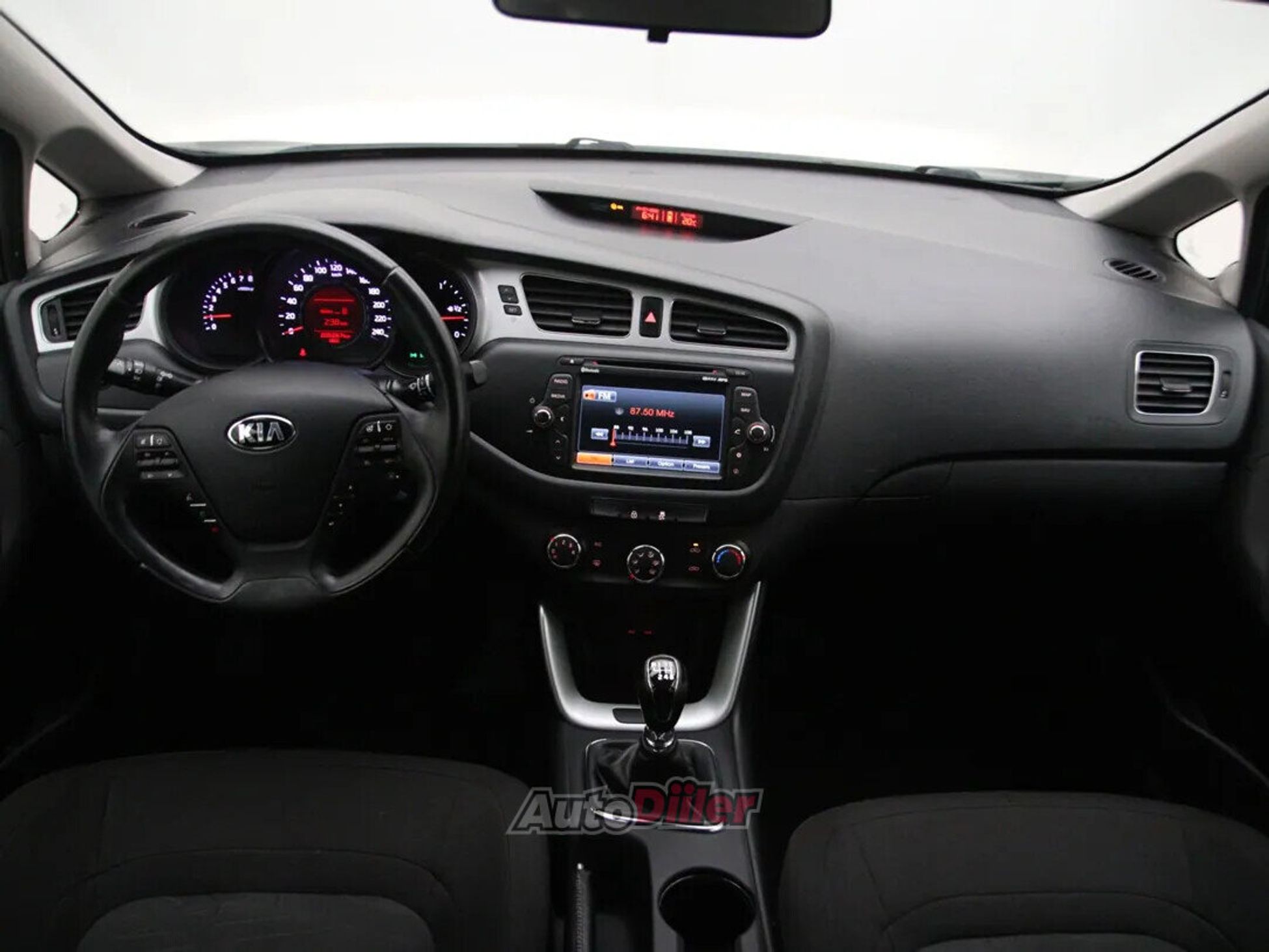 Kia cee'd / Ceed ComfortLine 1.6 99kW 2015, kuva 2/10