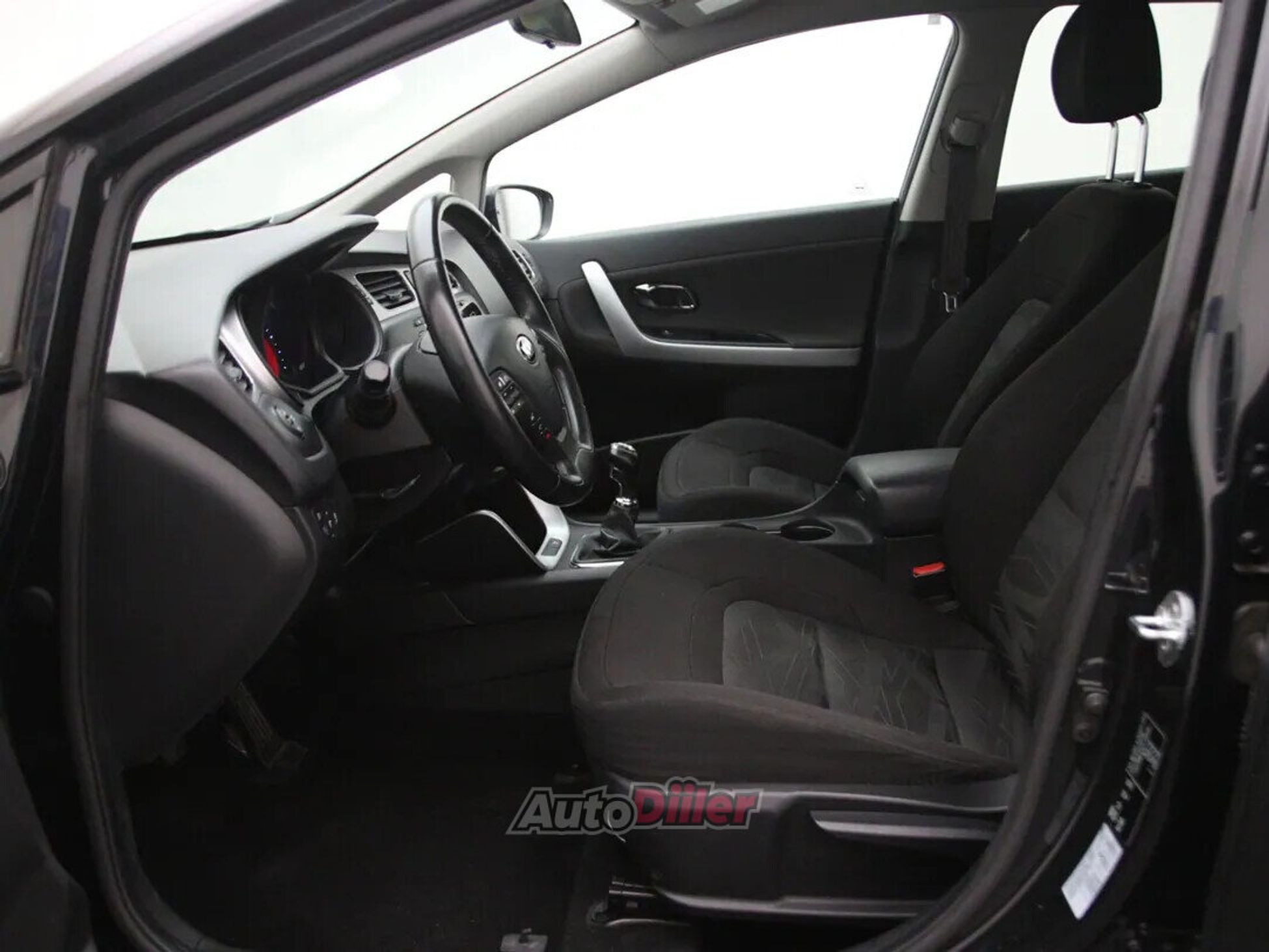 Kia cee'd / Ceed ComfortLine 1.6 99kW 2015, kuva 4/10