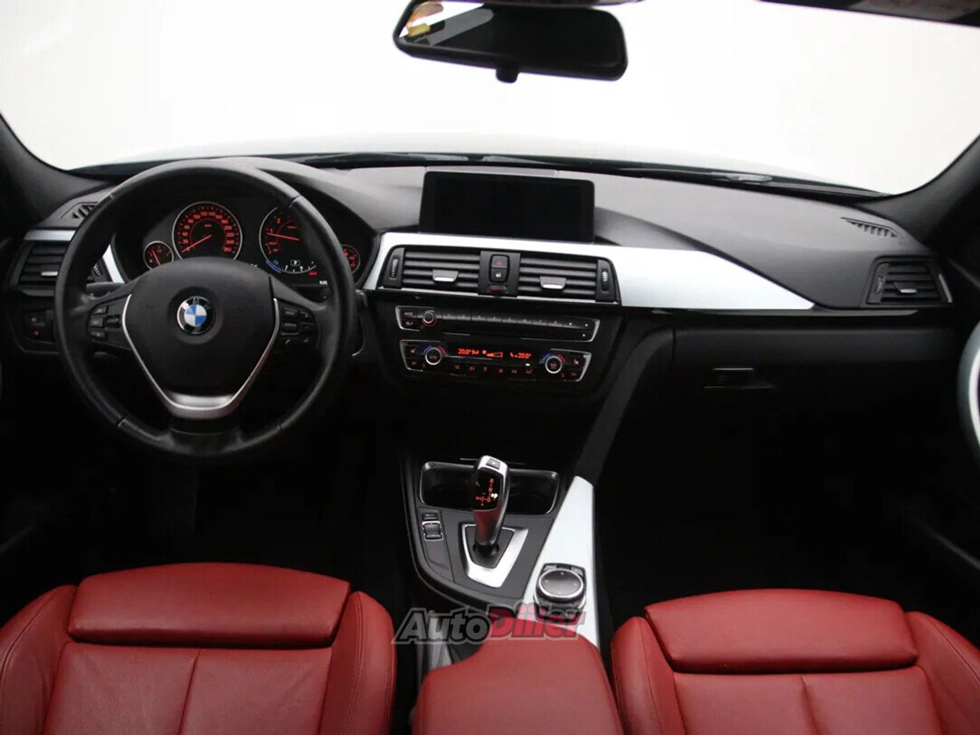 BMW 320 High Executive 2.0 135kW 2014, photo 2/10