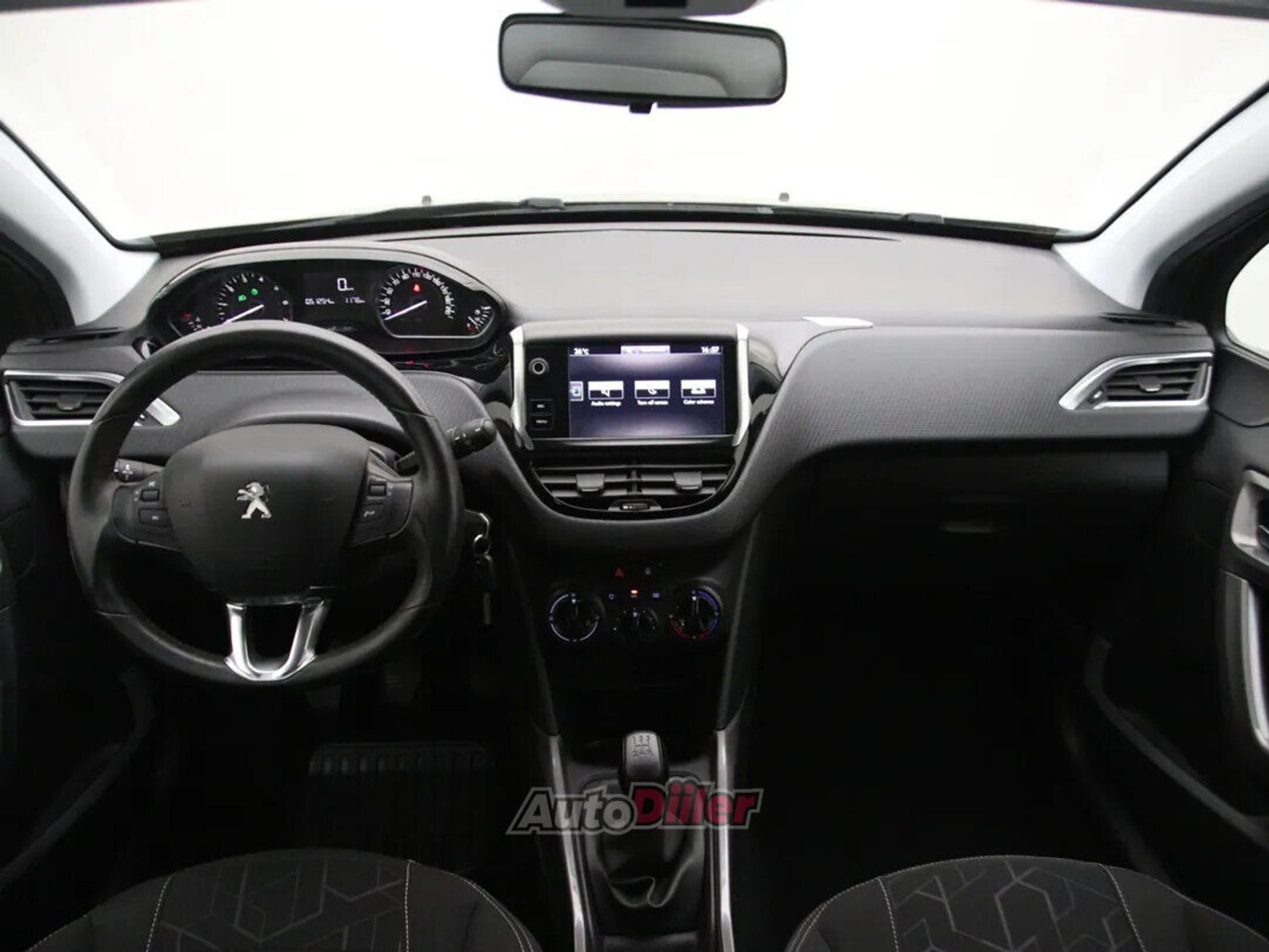 Peugeot 2008 Active 1.2 81kW 2017, photo 2/10