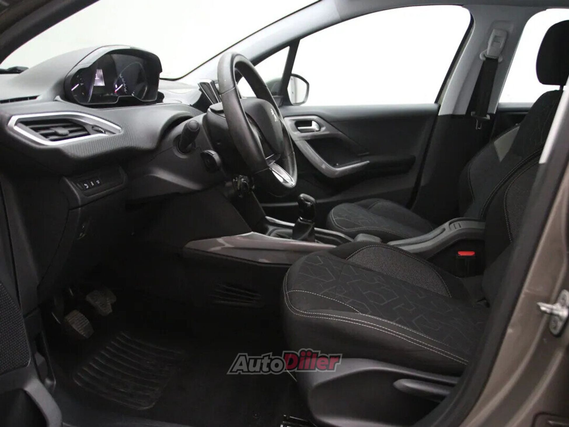 Peugeot 2008 Active 1.2 81kW 2017, photo 4/10