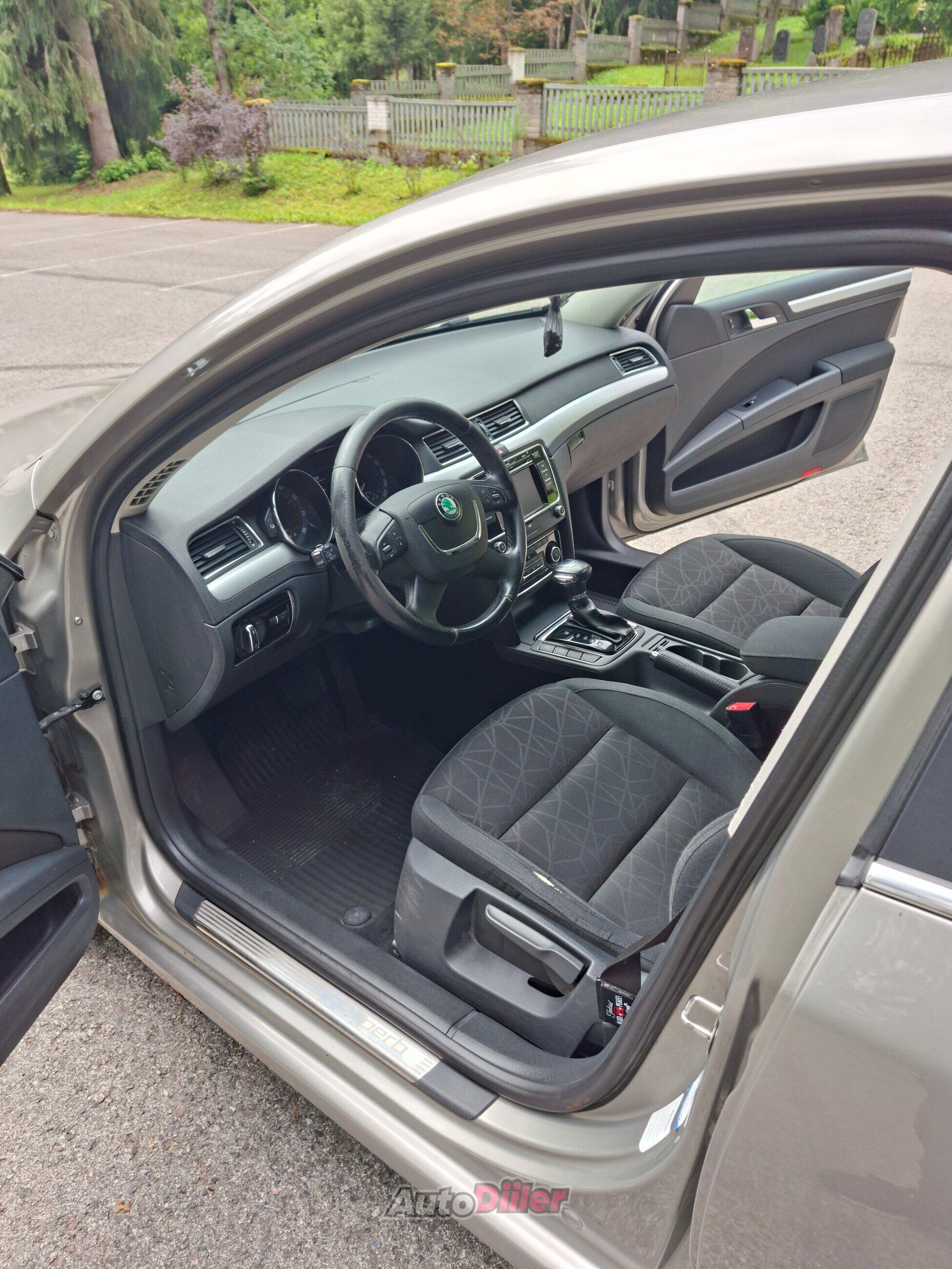 Skoda Superb TSI 1.8 118kW 2011, kuva 5/10