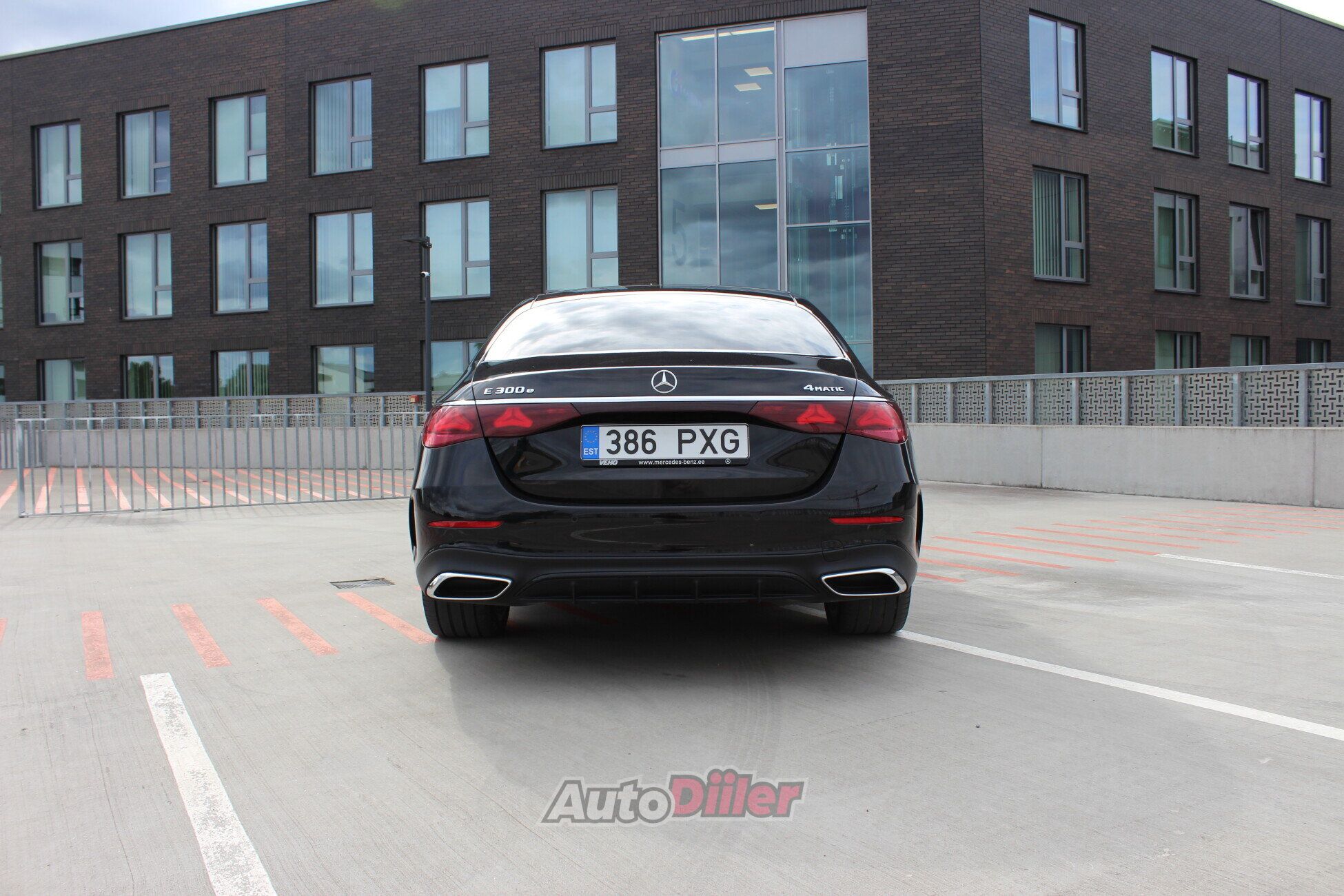 Mercedes-Benz E 300 e AMG-line 2.0 230kW 2023, kuva 4/10