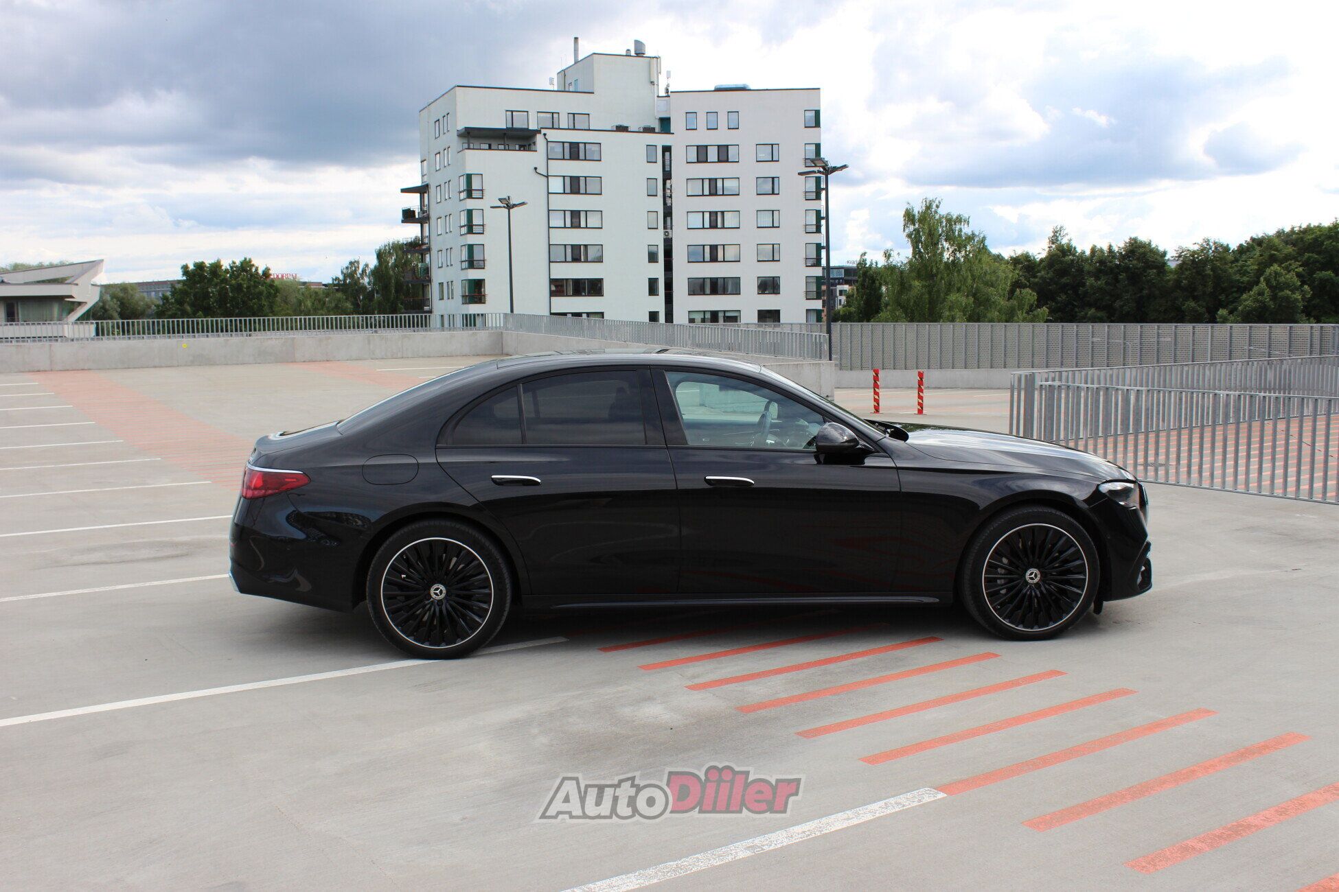 Mercedes-Benz E 300 e AMG-line 2.0 230kW 2023, kuva 2/10