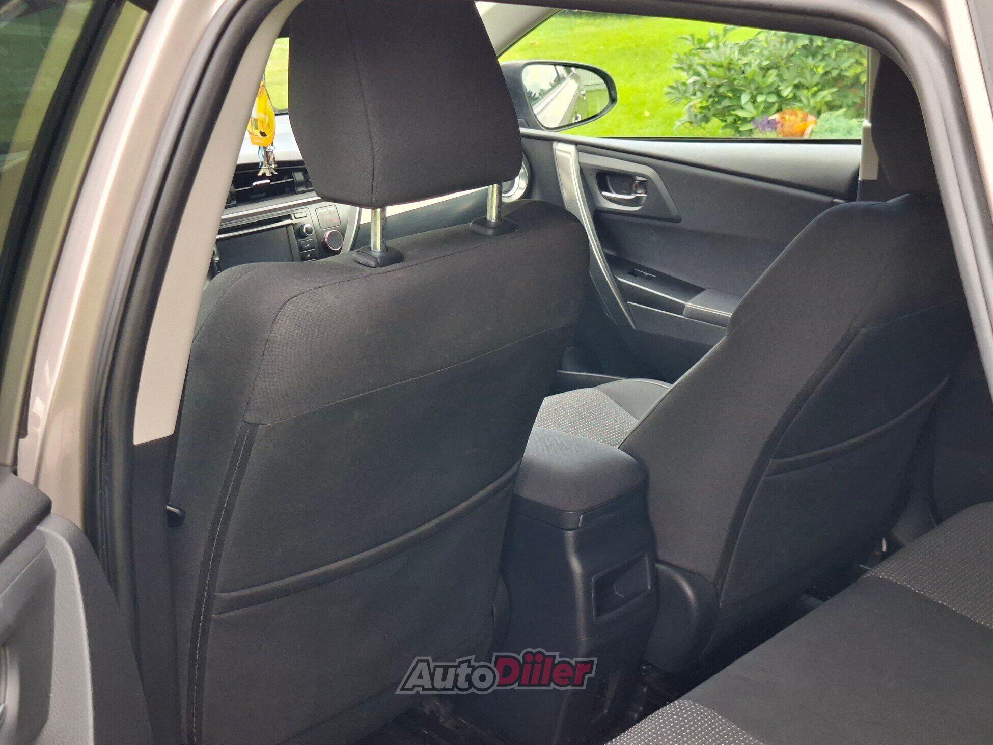 Toyota Auris 1.6 97kW 2013, photo 5/10