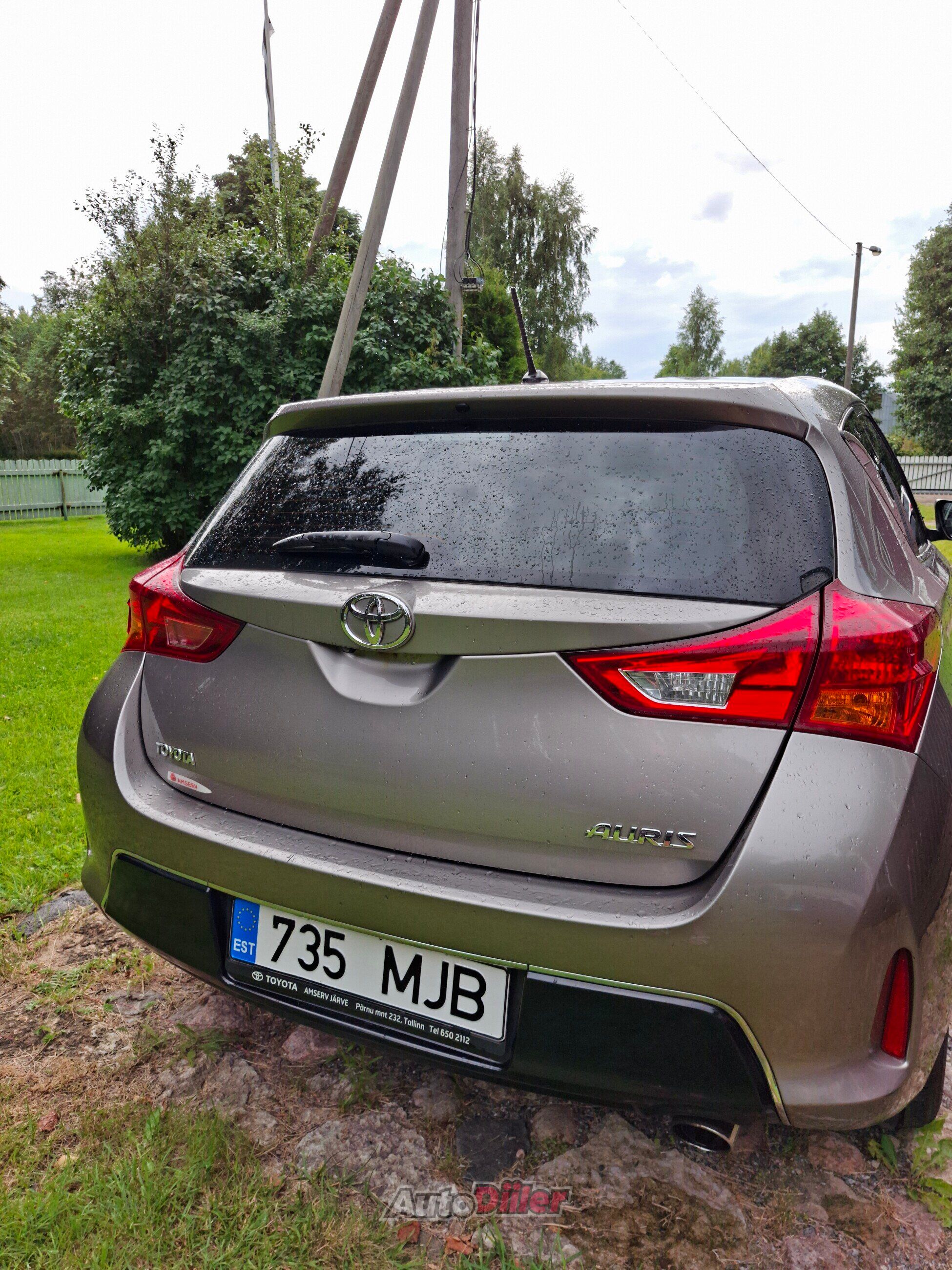 Toyota Auris 1.6 97kW 2013, photo 2/10