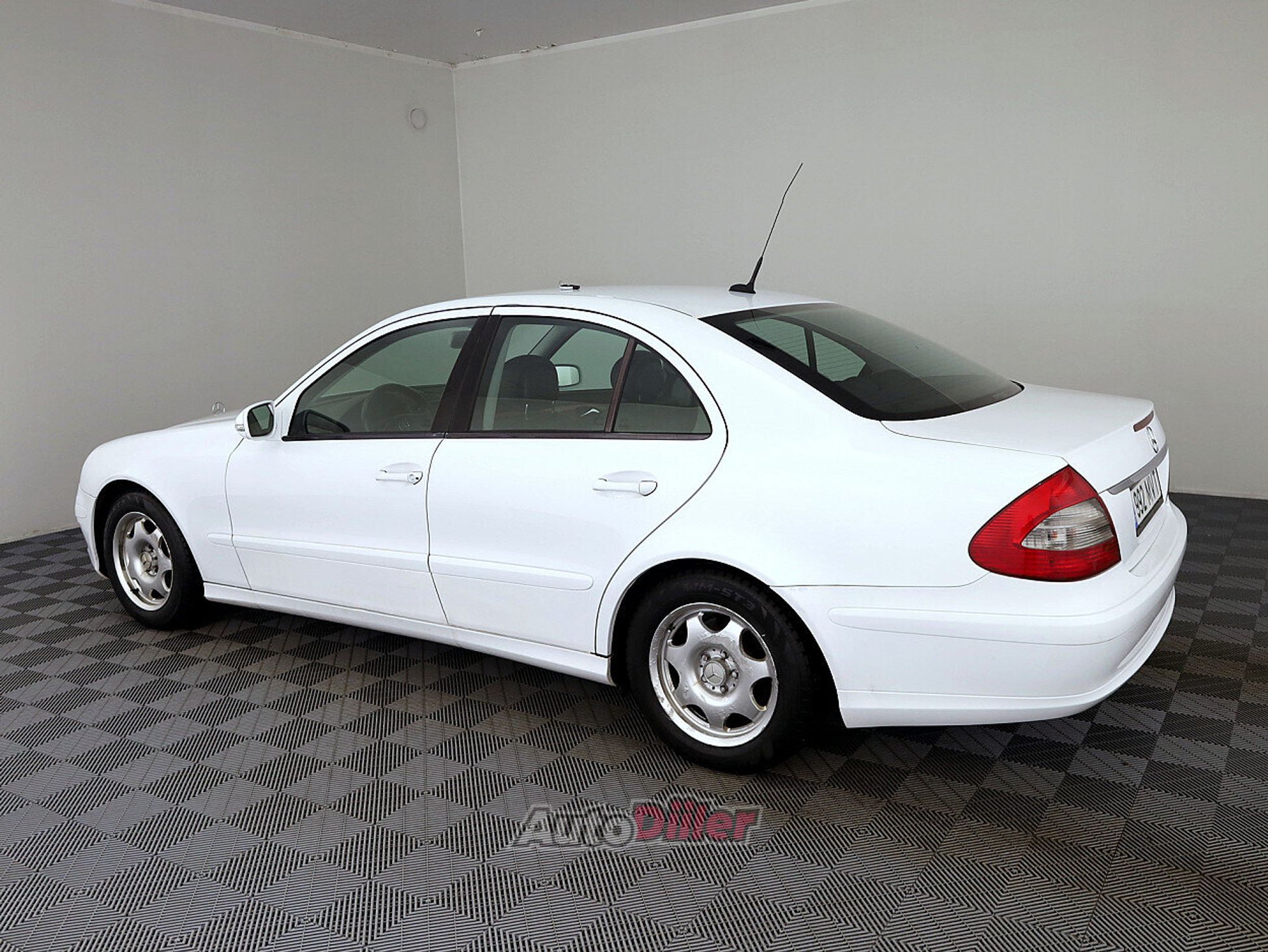 Mercedes-Benz E 200 1.8 120kW 2008, photo 4/7