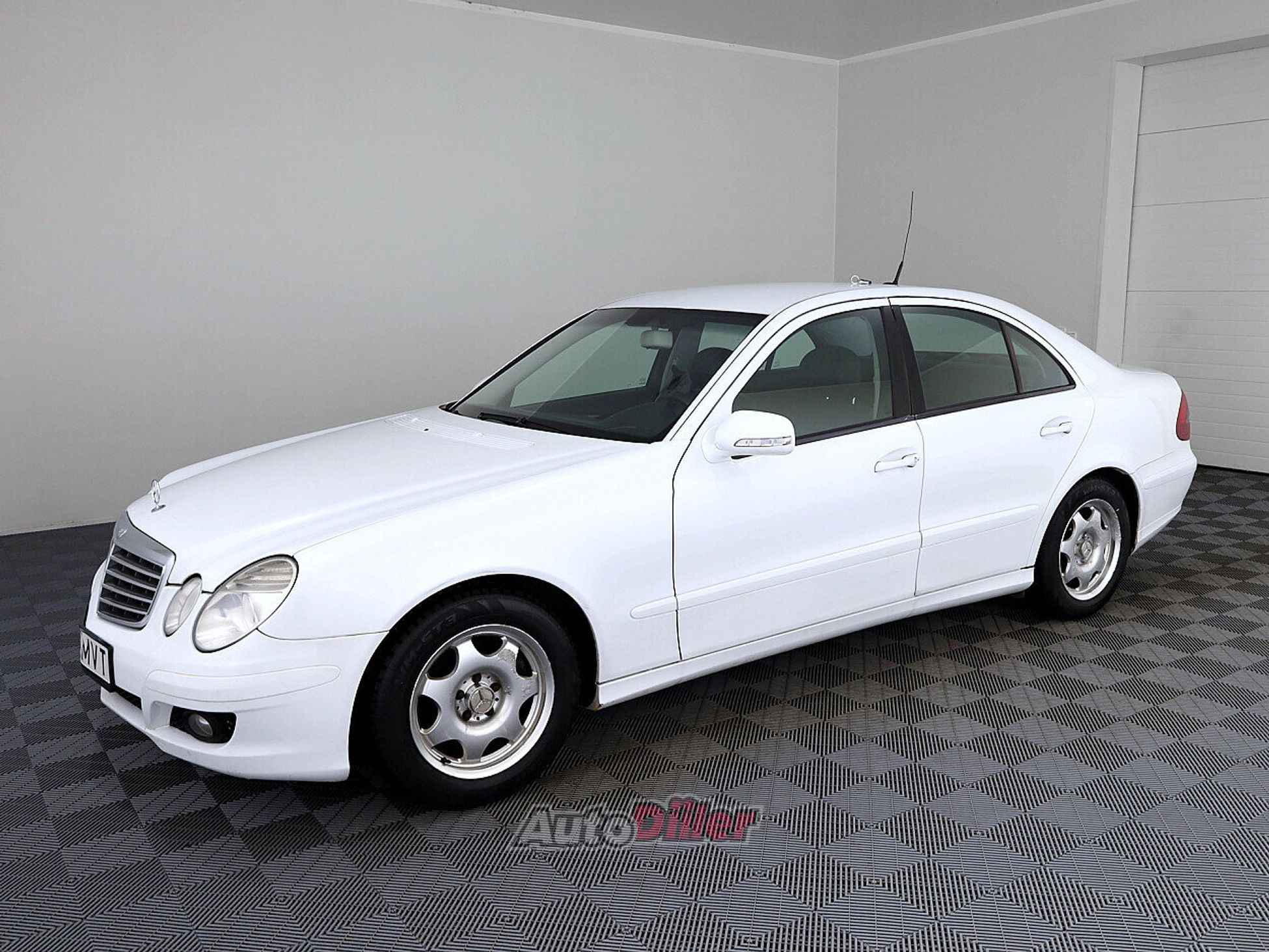Mercedes-Benz E 200 1.8 120kW 2008, photo 2/7