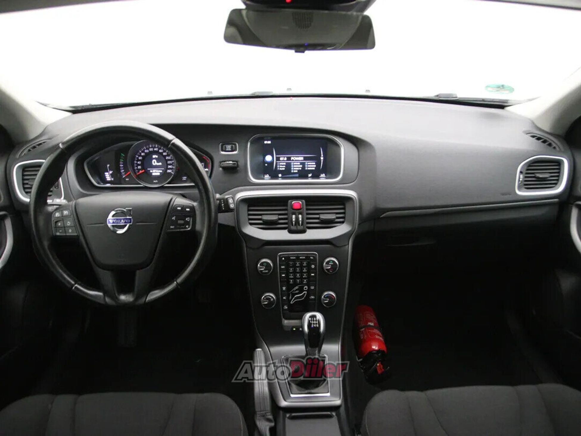 Volvo V40 Momentum 1.6 84kW 2014, kuva 2/10
