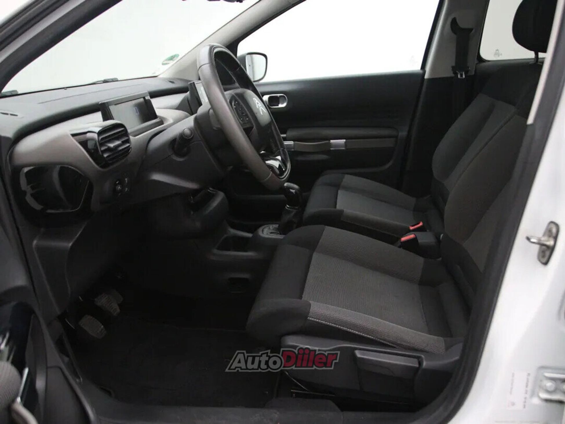 Citroen C4 Cactus Business Plus 1.6 73kW 2015, photo 4/10