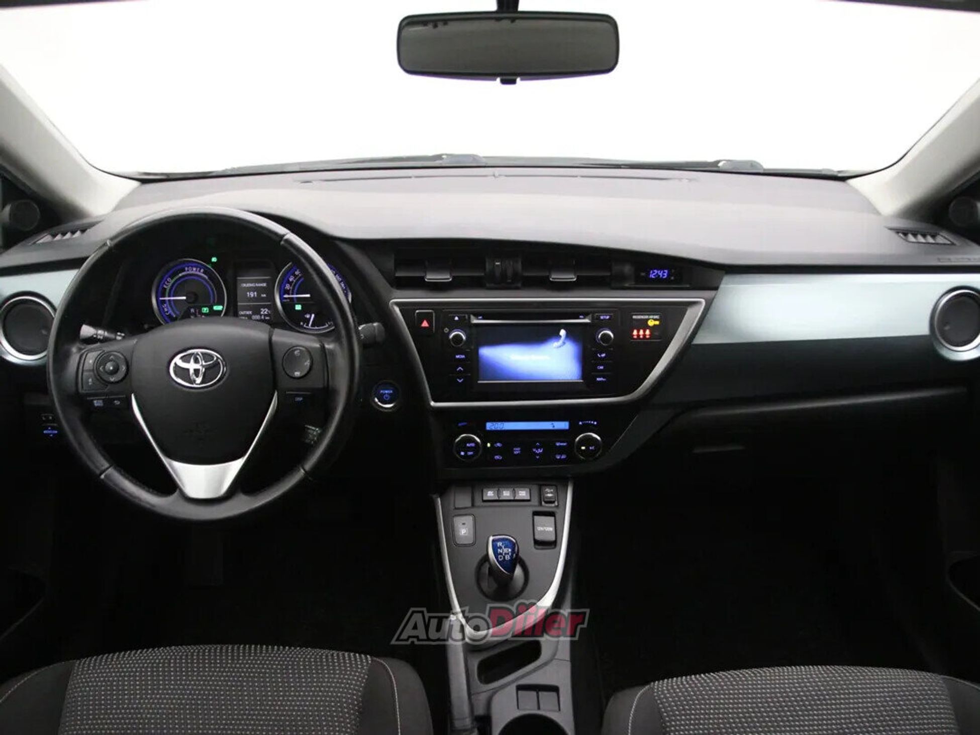 Toyota Auris Aspiration 1.8 100kW 2015, kuva 2/10