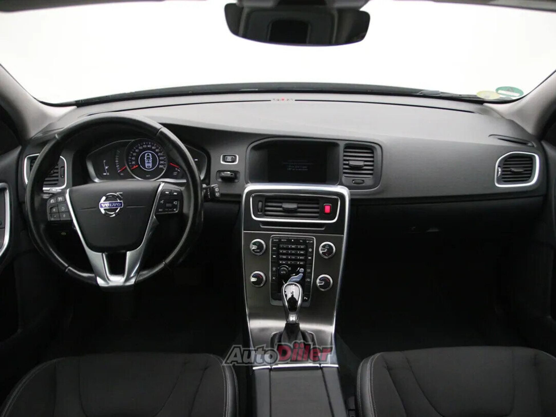 Volvo V60 Momentum 1.6 84kW 2015, photo 2/10