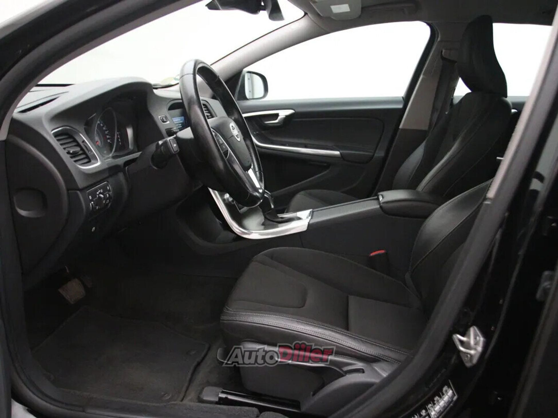 Volvo V60 Momentum 1.6 84kW 2015, photo 4/10