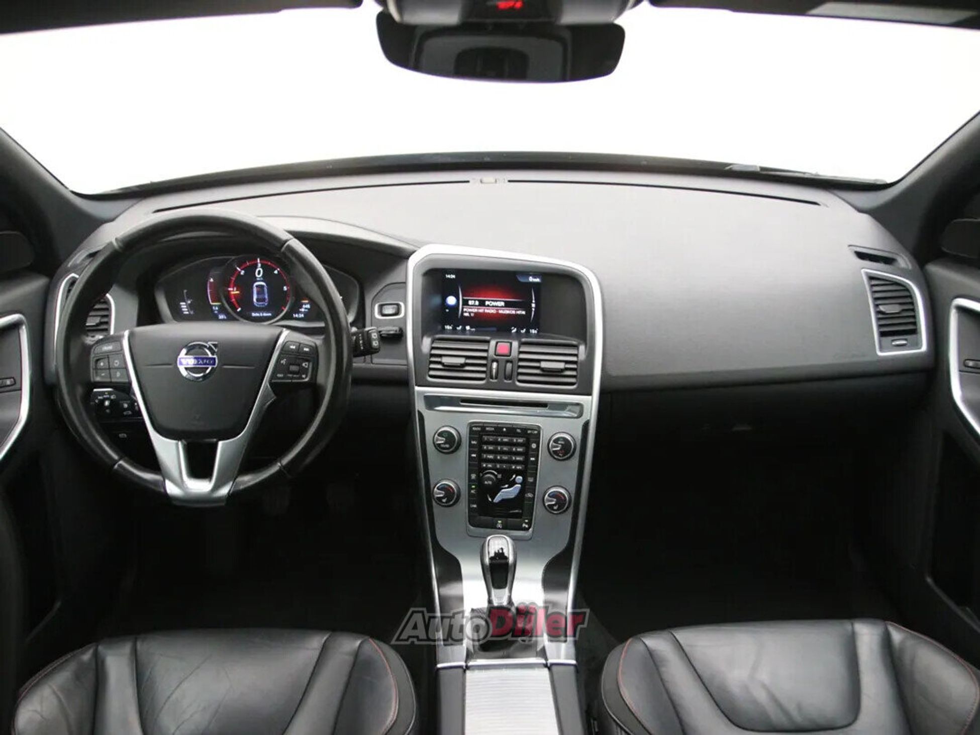 Volvo XC60 Kinetic 2.0 110kW 2015, photo 2/10