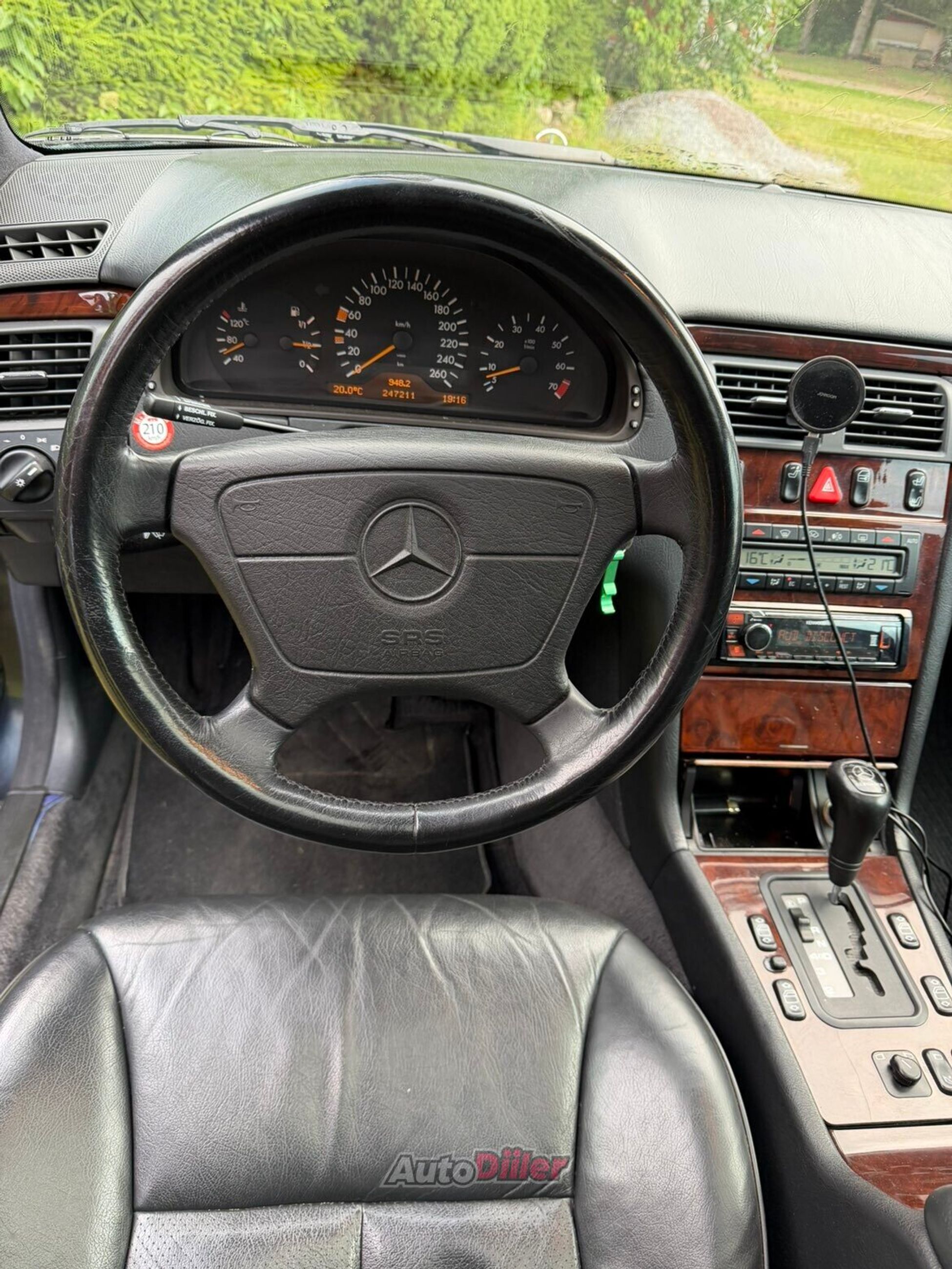 Mercedes-Benz E 320 1995, photo 3/9
