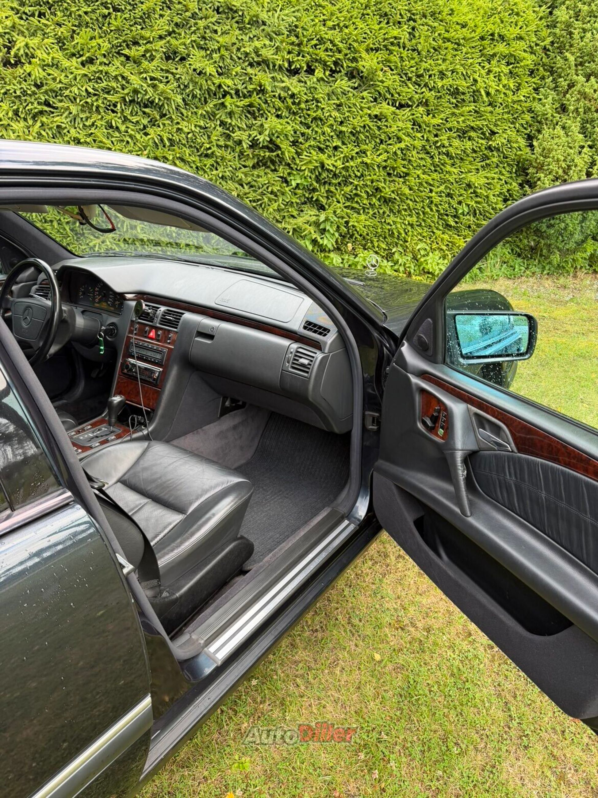 Mercedes-Benz E 320 1995, photo 4/9