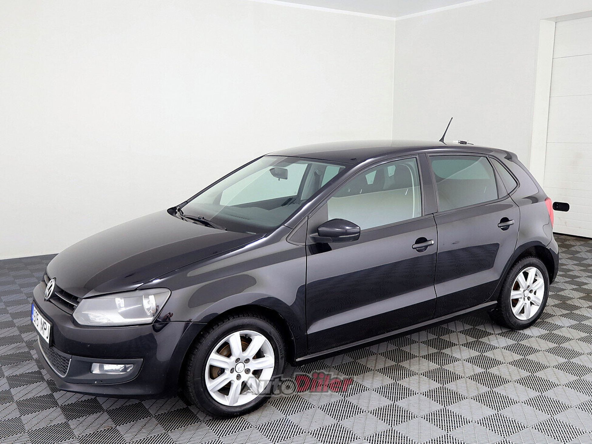 Volkswagen Polo 1.6 66kW 2010, kuva 2/7
