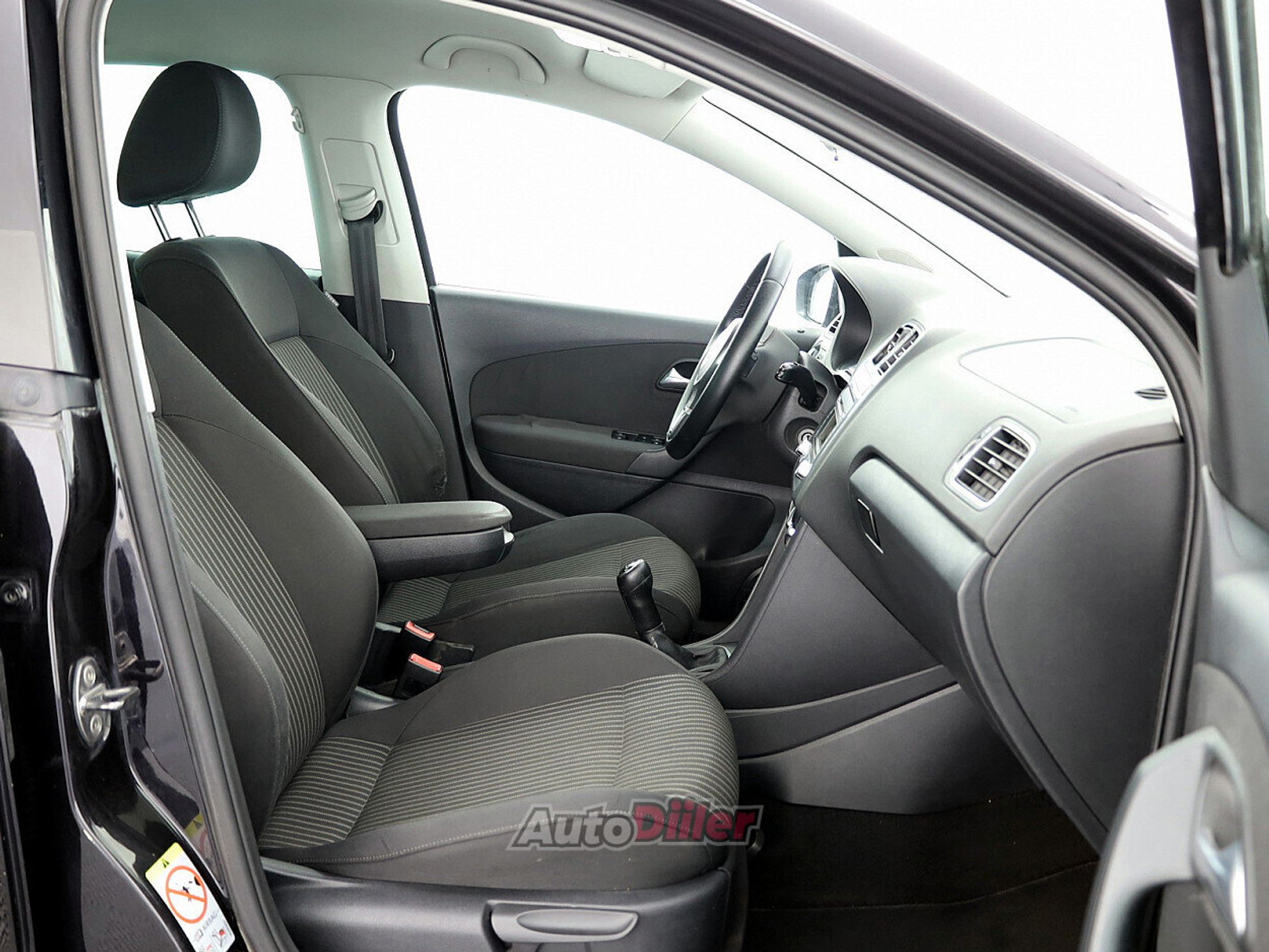 Volkswagen Polo 1.6 66kW 2010, kuva 6/7
