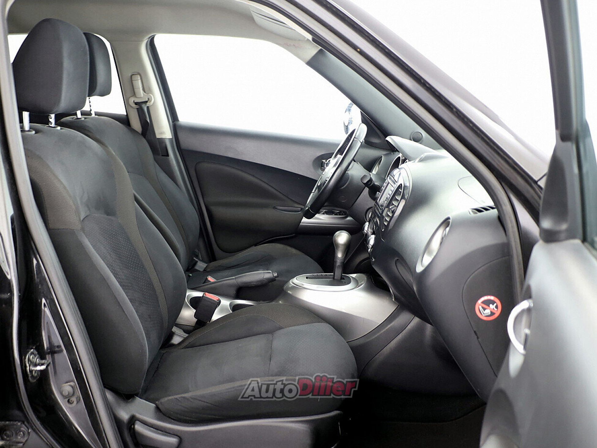 Nissan Juke 1.6 86kW 2012, photo 6/7