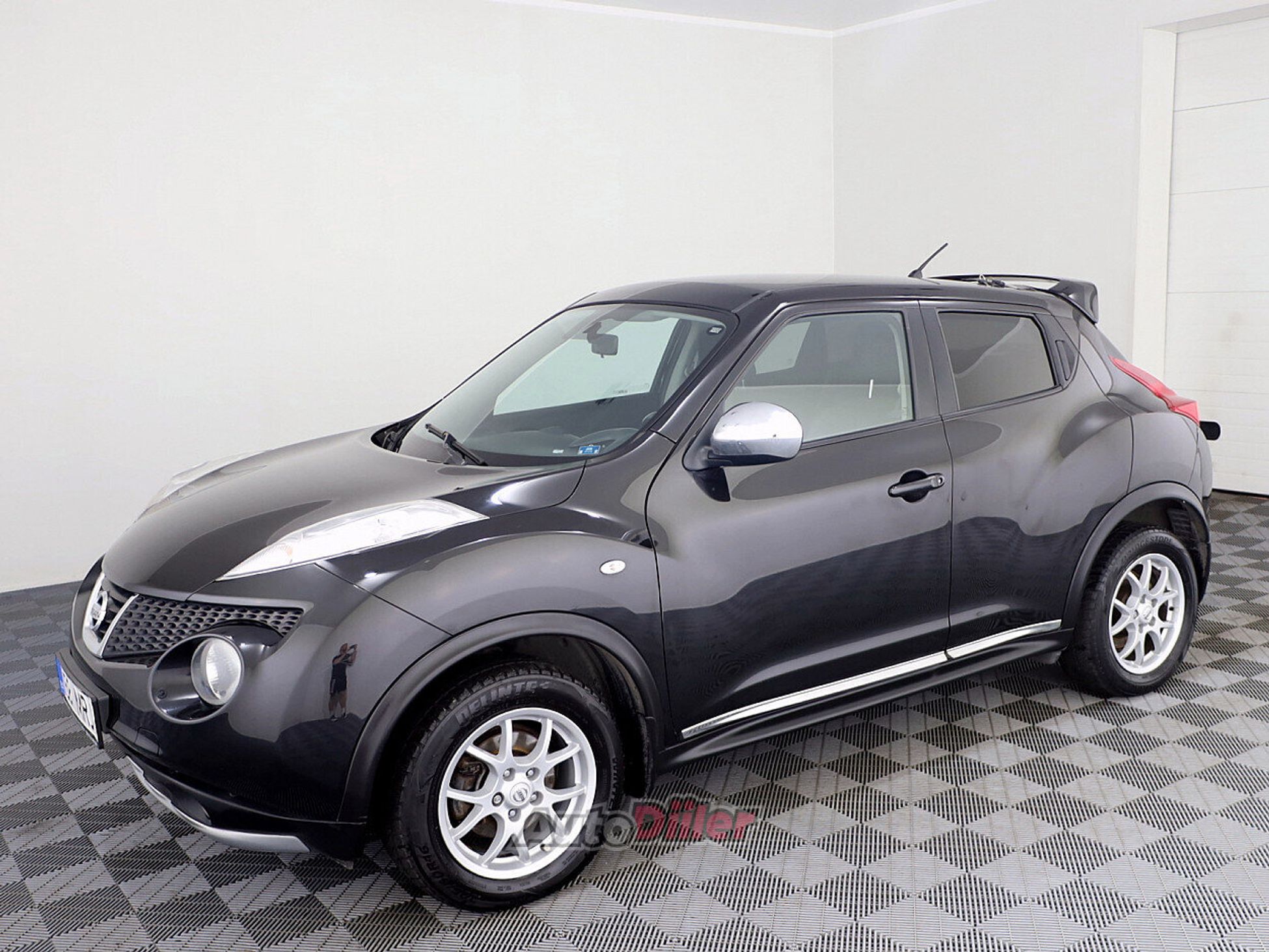 Nissan Juke 1.6 86kW 2012, photo 2/7