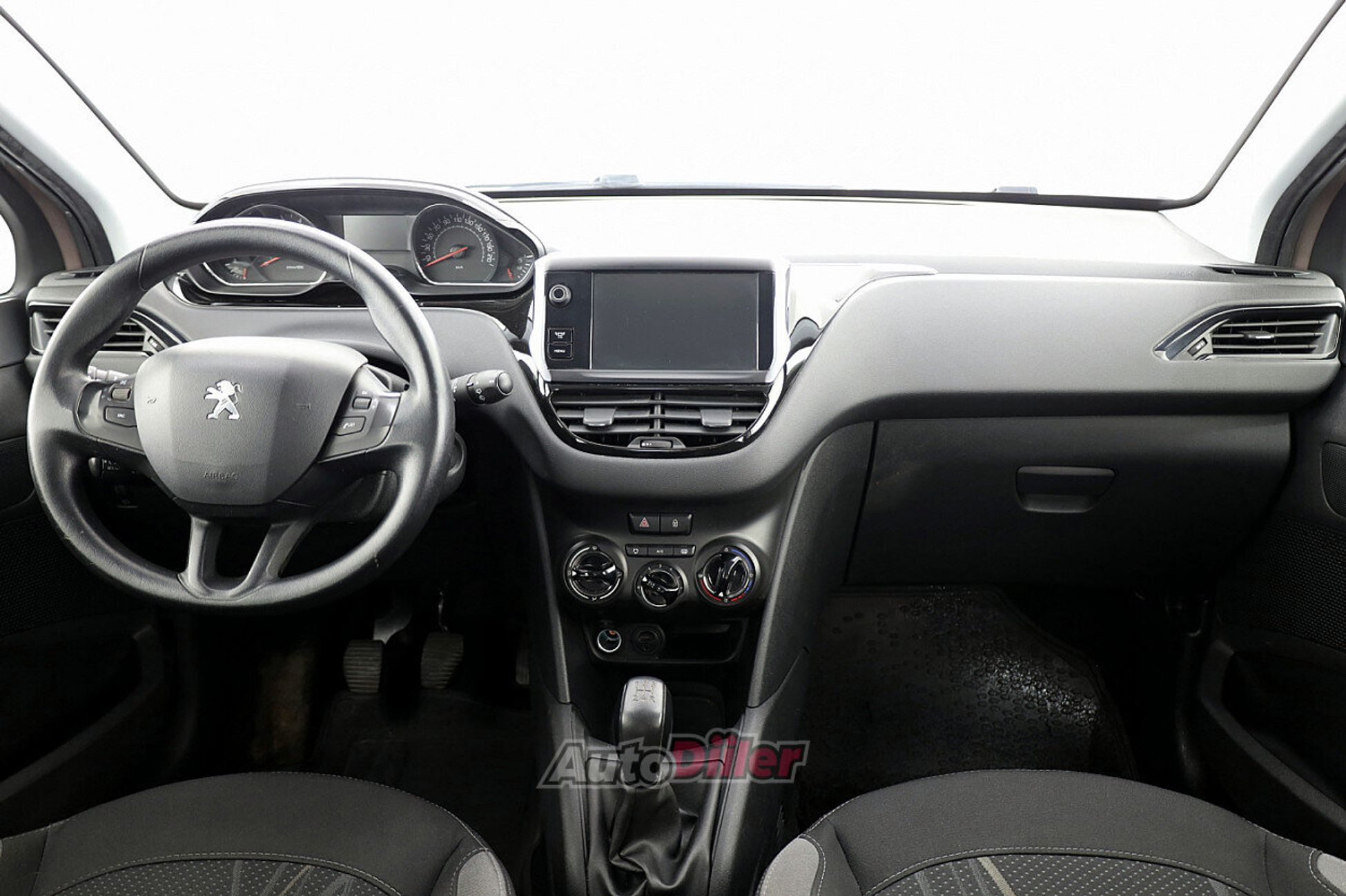 Peugeot 208 1.2 60kW 2014, kuva 5/8