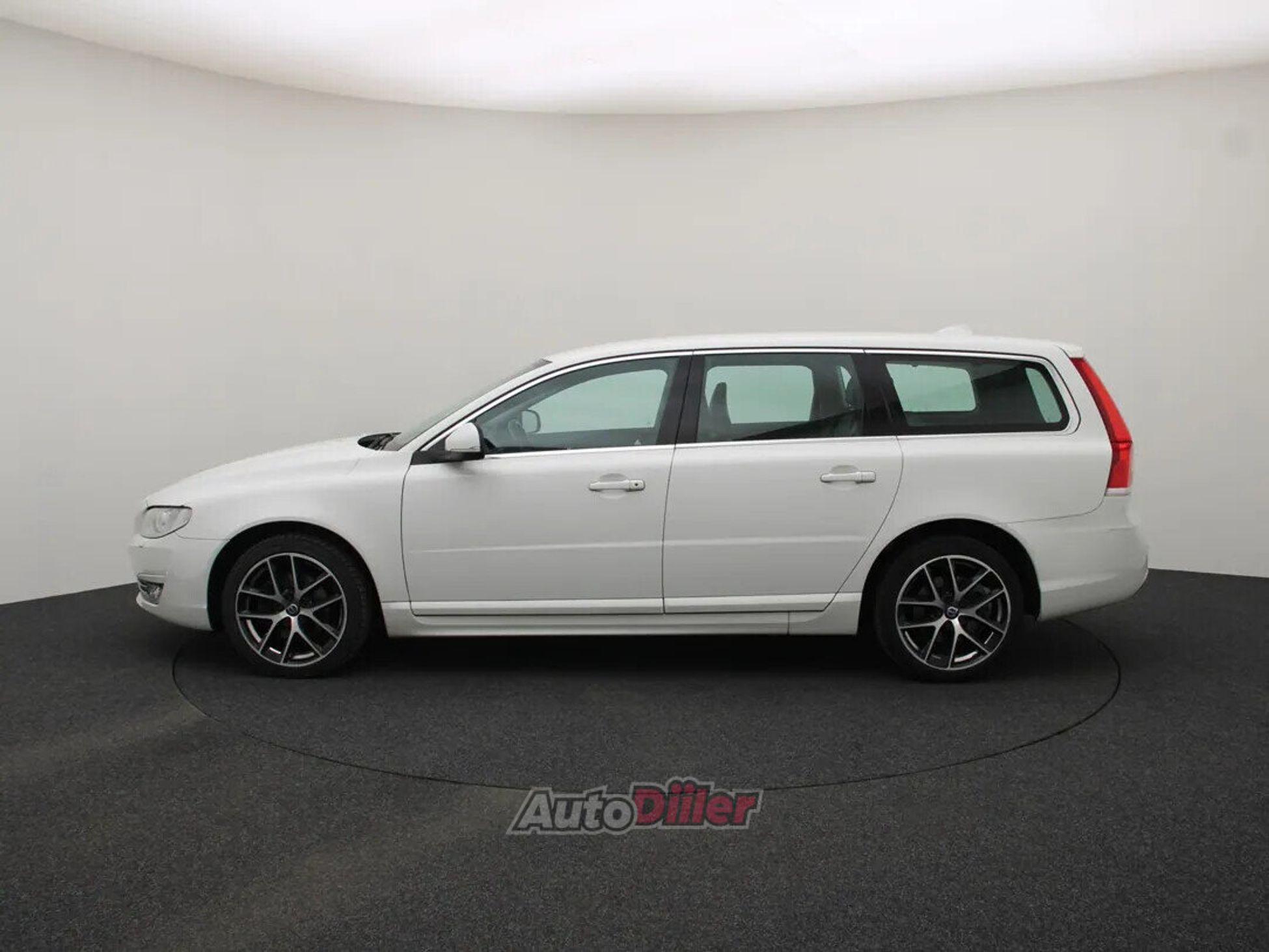 Volvo V70 Polar 2.0 110kW 2016, kuva 6/10