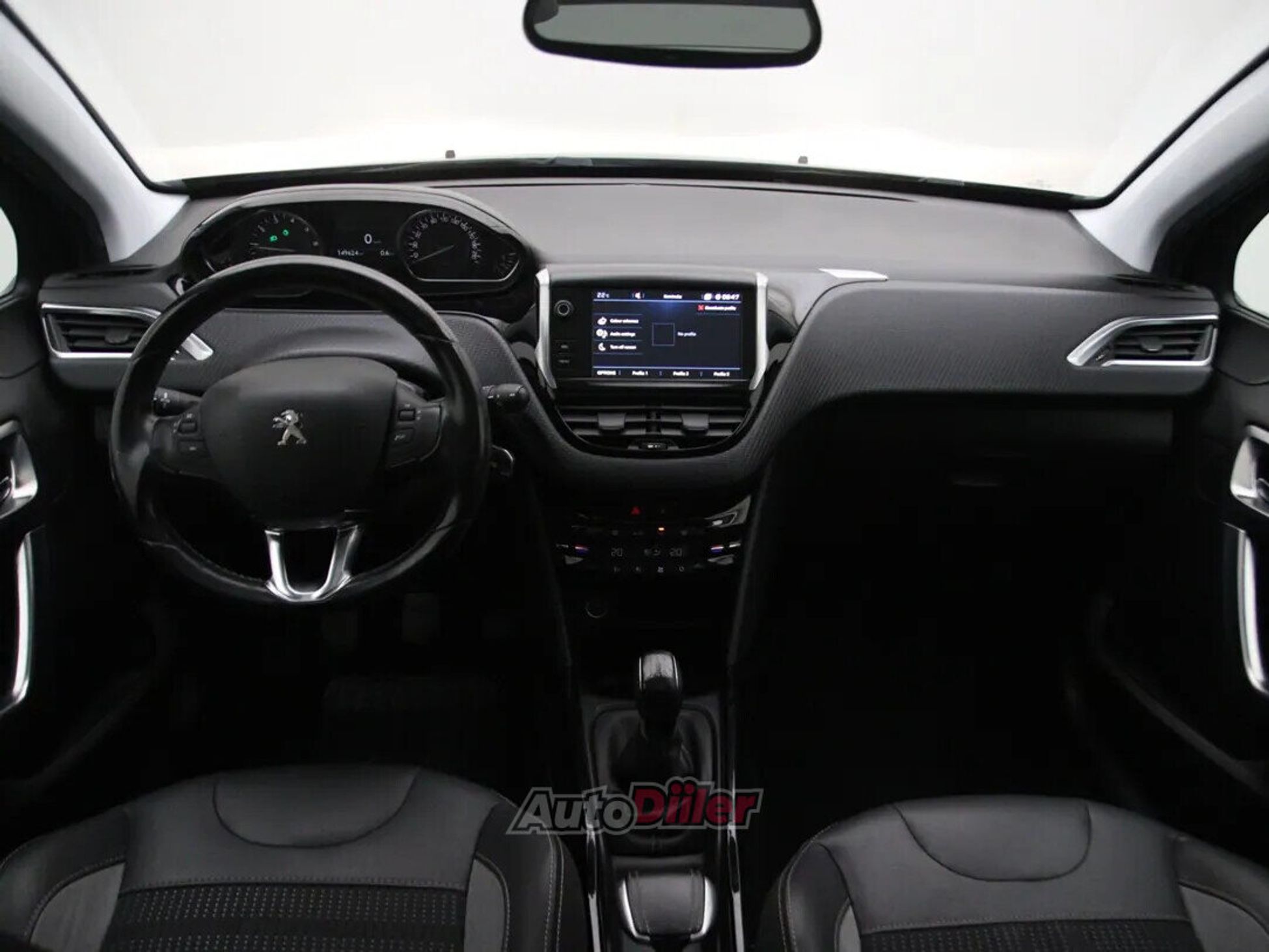 Peugeot 2008 Allure 1.2 81kW 2018, photo 2/10