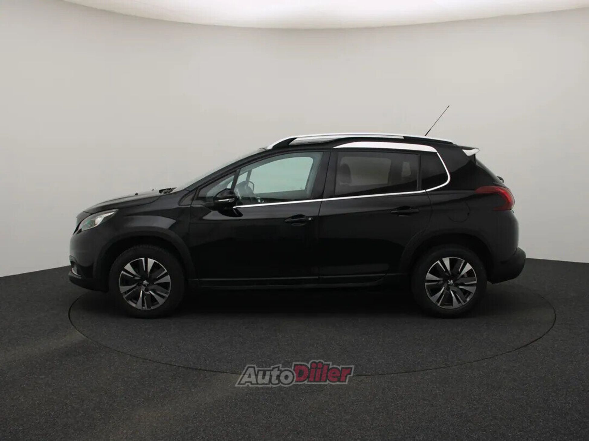 Peugeot 2008 Allure 1.2 81kW 2018, photo 6/10