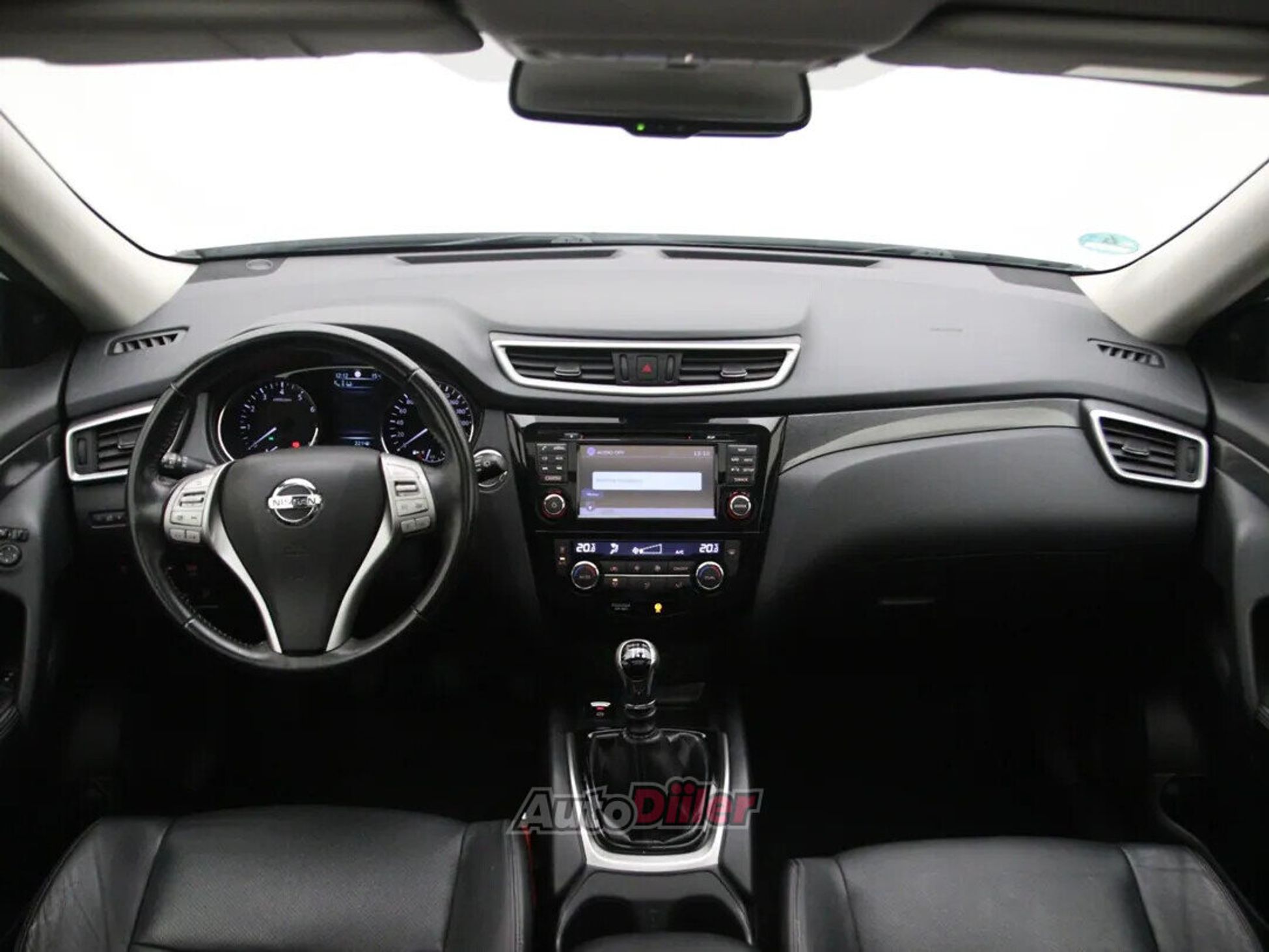 Nissan X-Trail Tekna 1.6 120kW 2016, photo 2/10