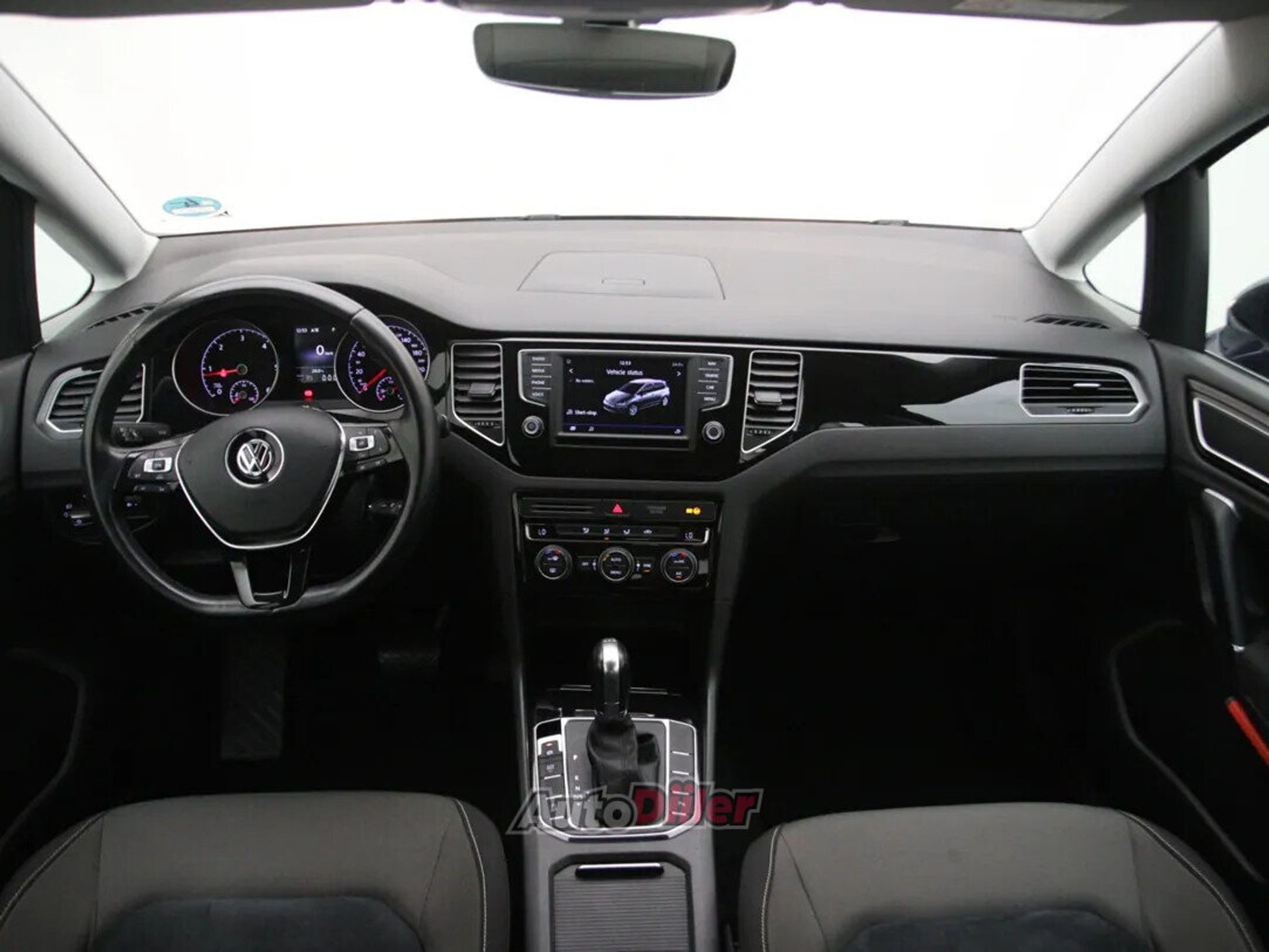 Volkswagen Golf Highline 1.6 85kW 2017, kuva 2/10