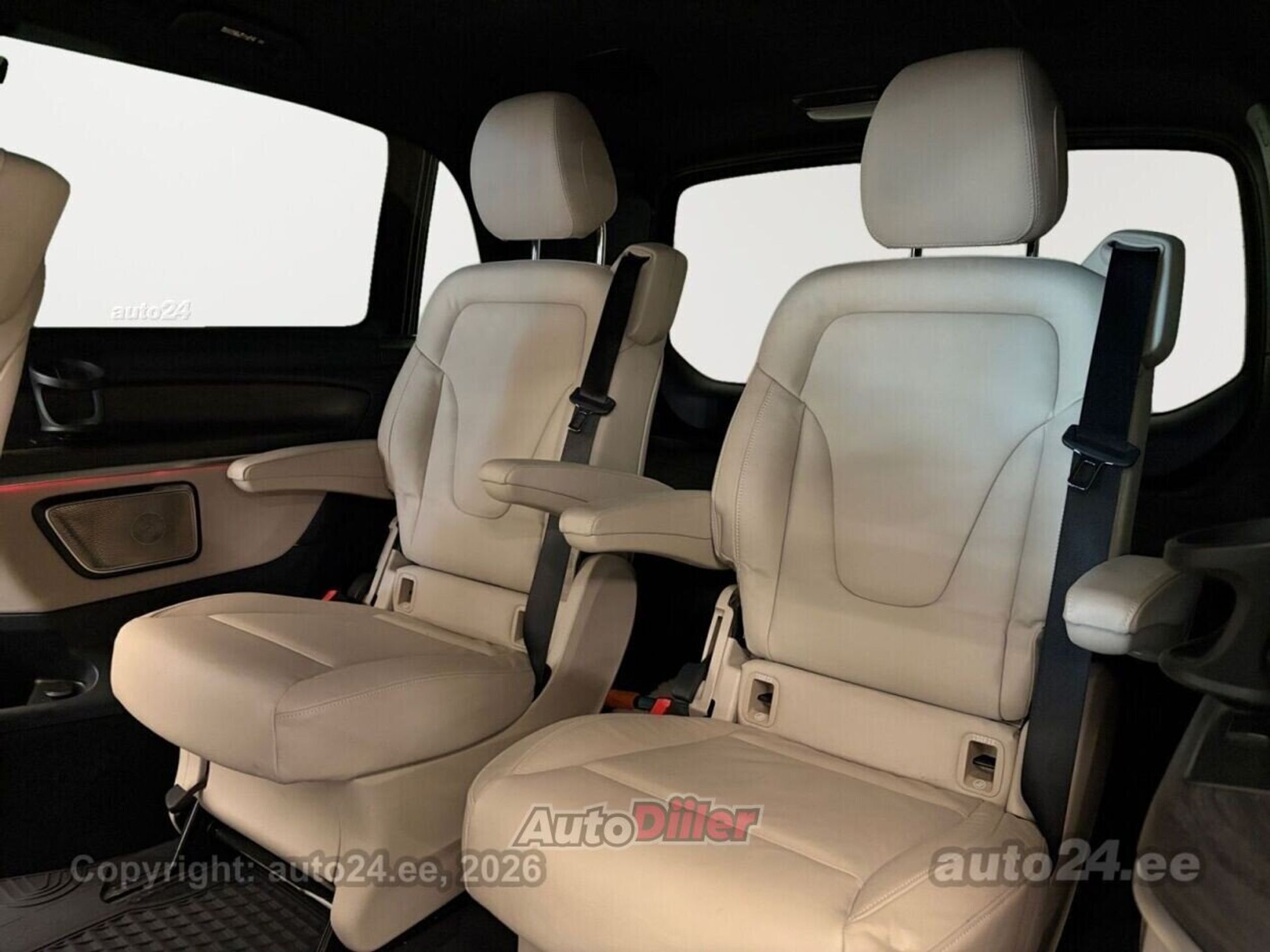 Mercedes-Benz V-sarja 2024, photo 7/10