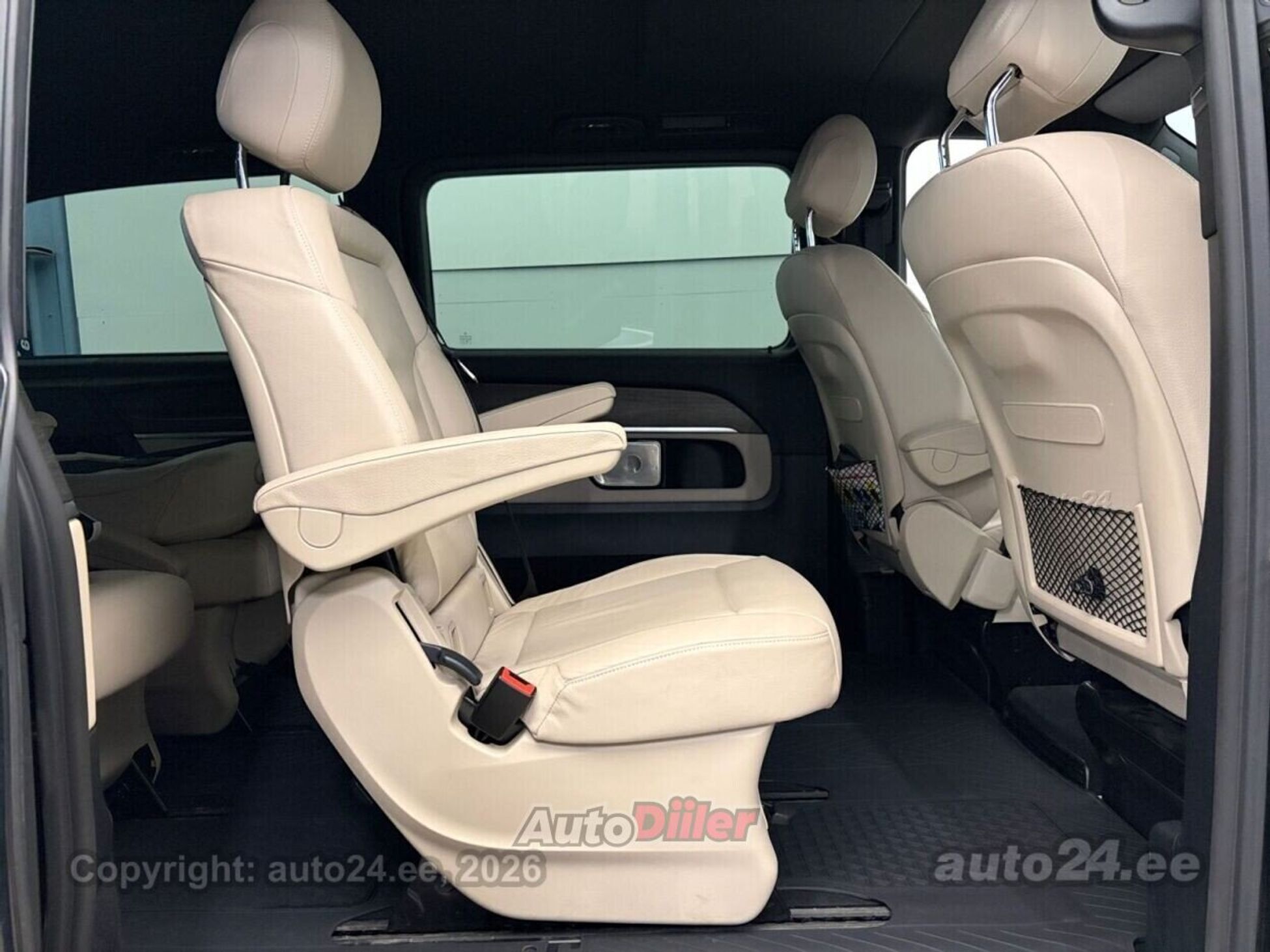 Mercedes-Benz V-sarja 2024, photo 6/10