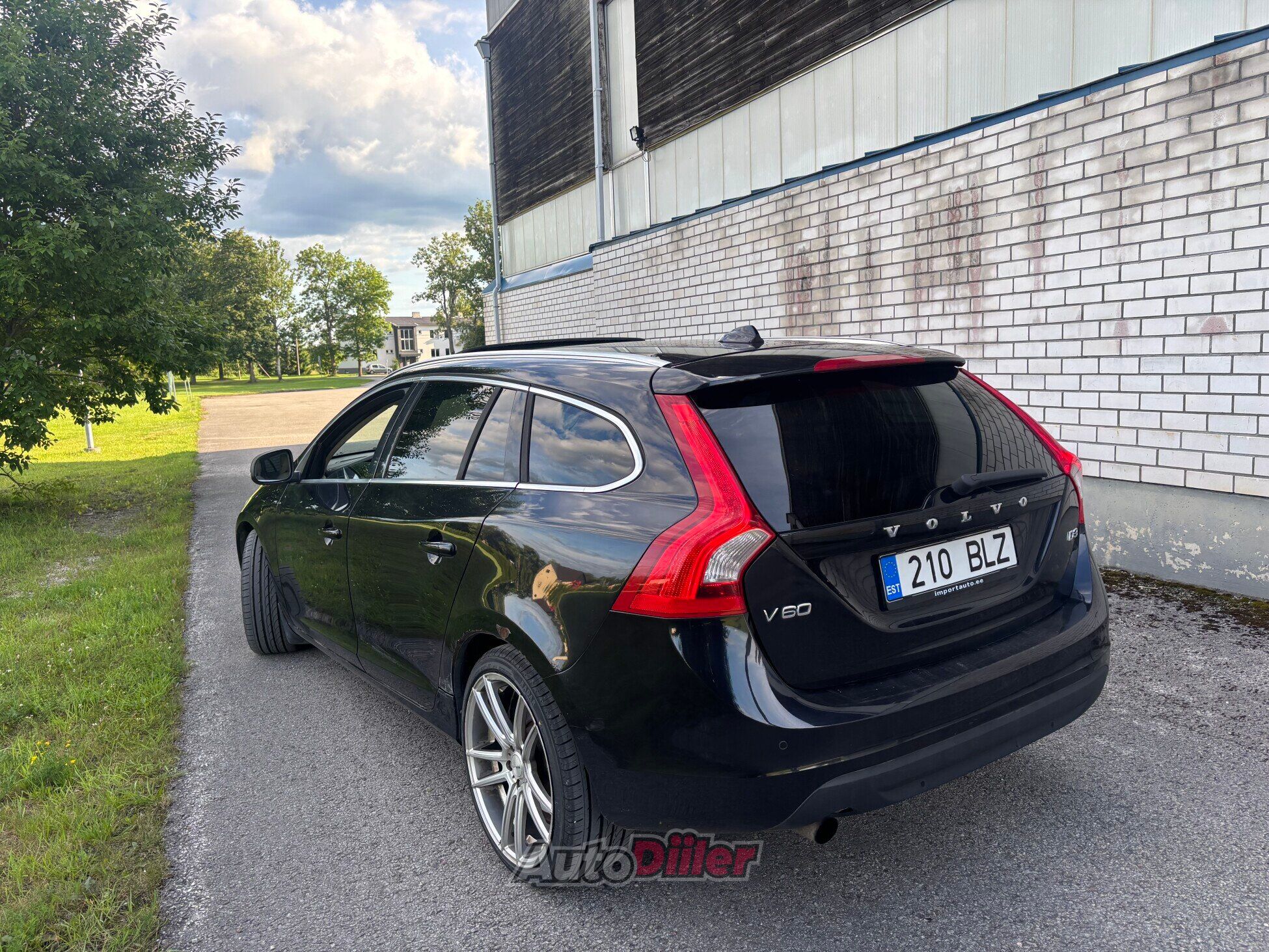 Volvo V60 2.0 120kW 2011, kuva 5/10