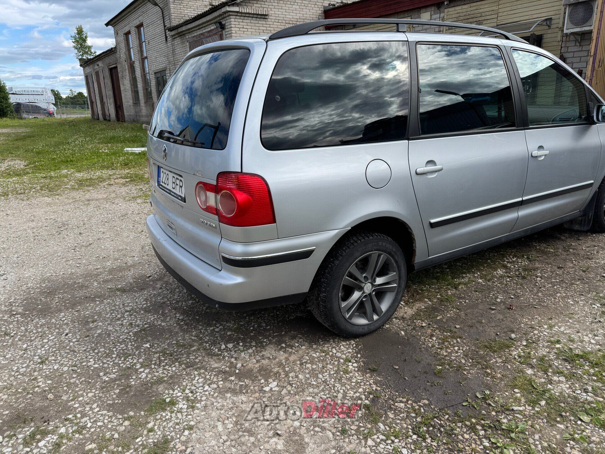 Volkswagen Sharan 2.0 103kW 2007, kuva 2/4