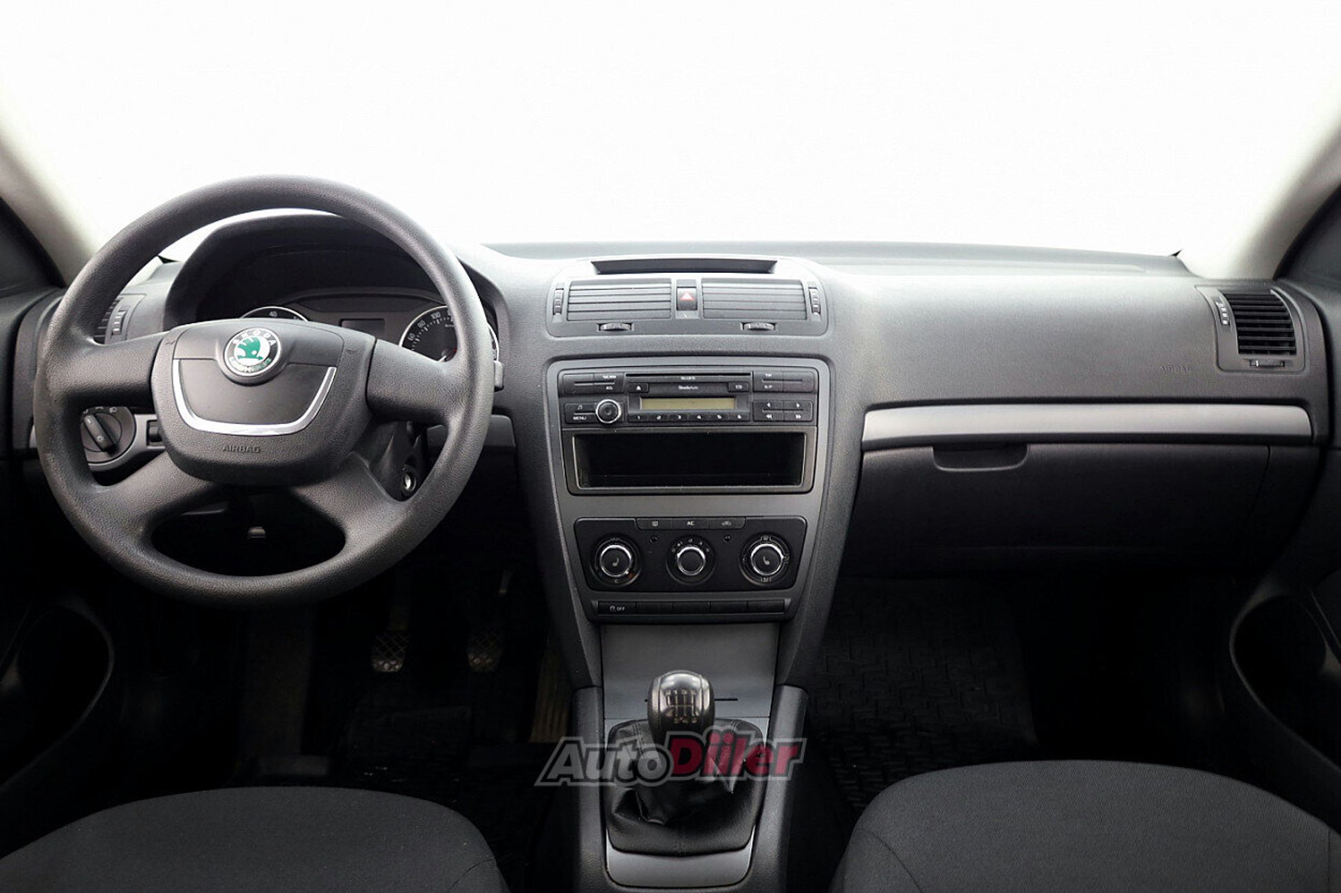 Skoda Octavia 1.2 77kW 2010, kuva 5/8