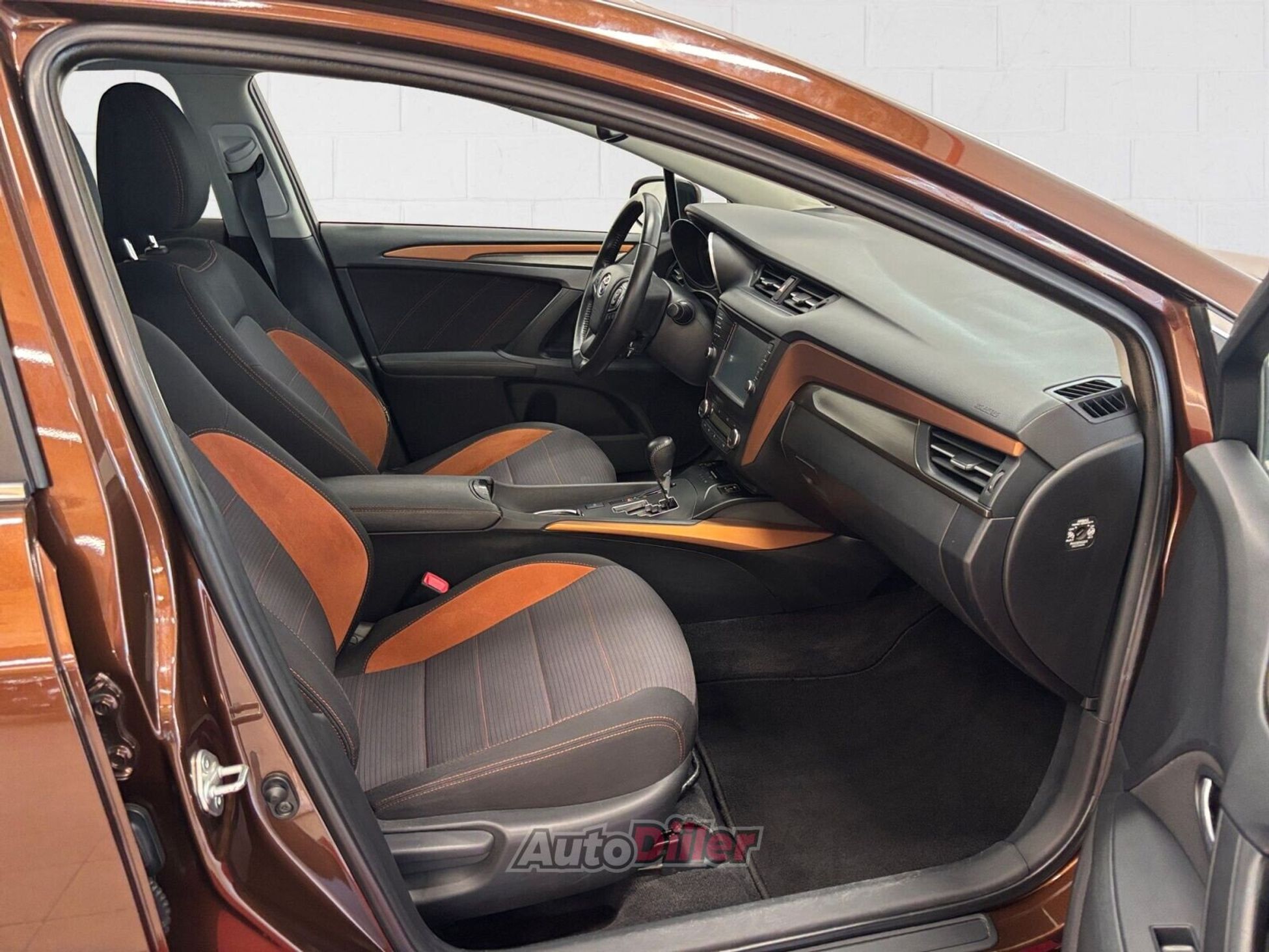 Toyota Avensis 2017, photo 6/10