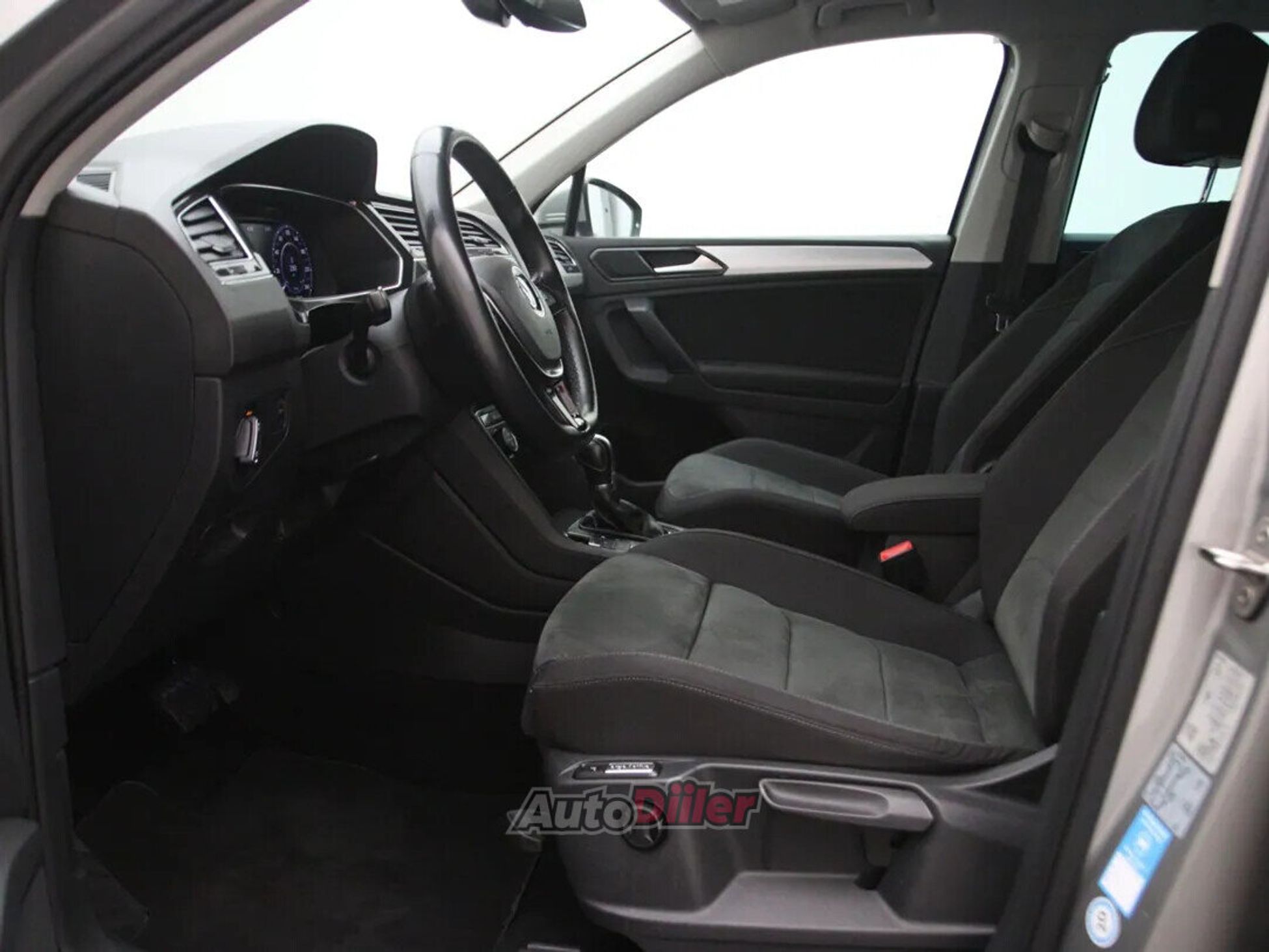 Volkswagen Tiguan Comfortline 2.0 110kW 2016, kuva 4/10