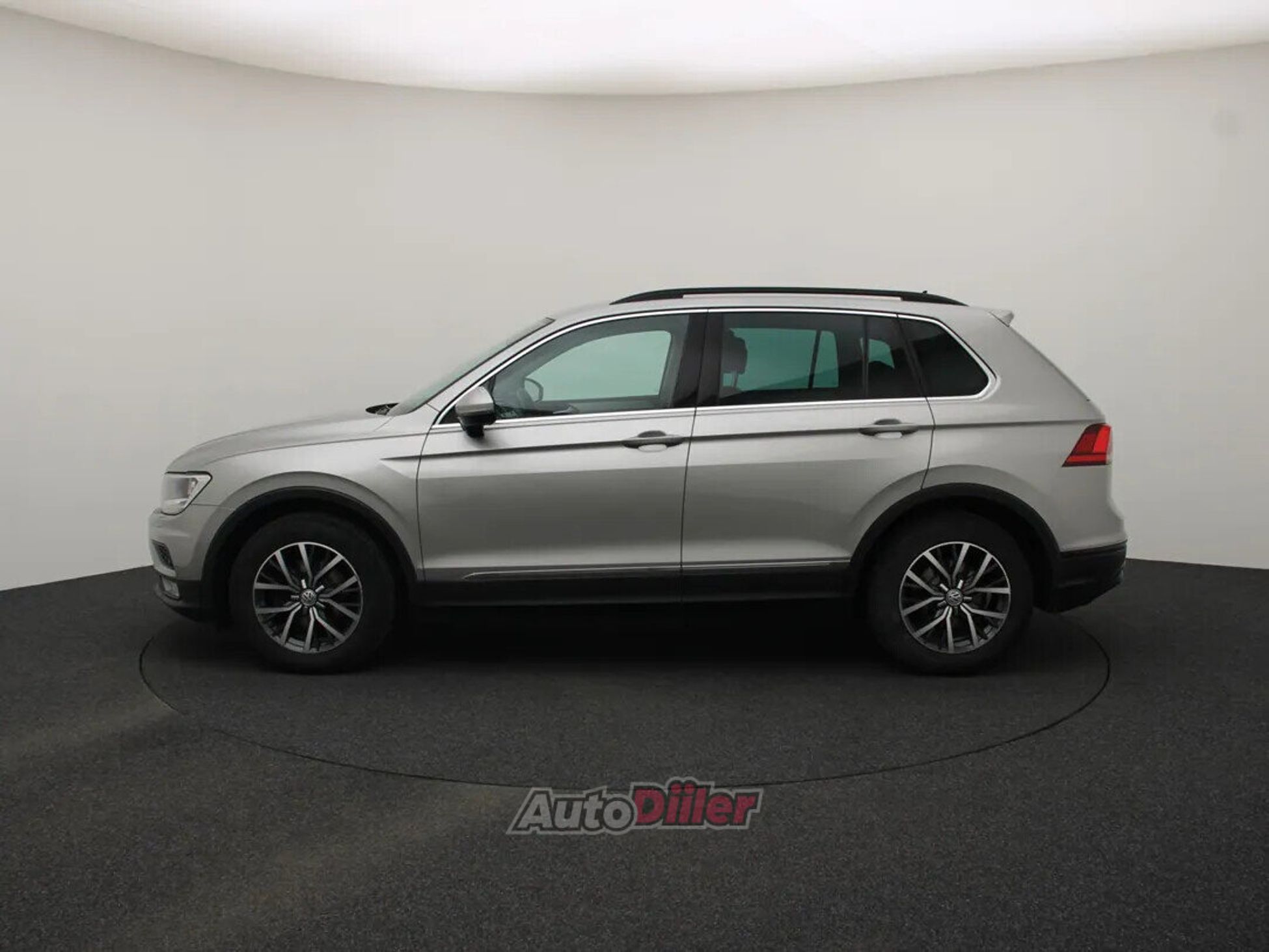 Volkswagen Tiguan Comfortline 2.0 110kW 2016, kuva 6/10