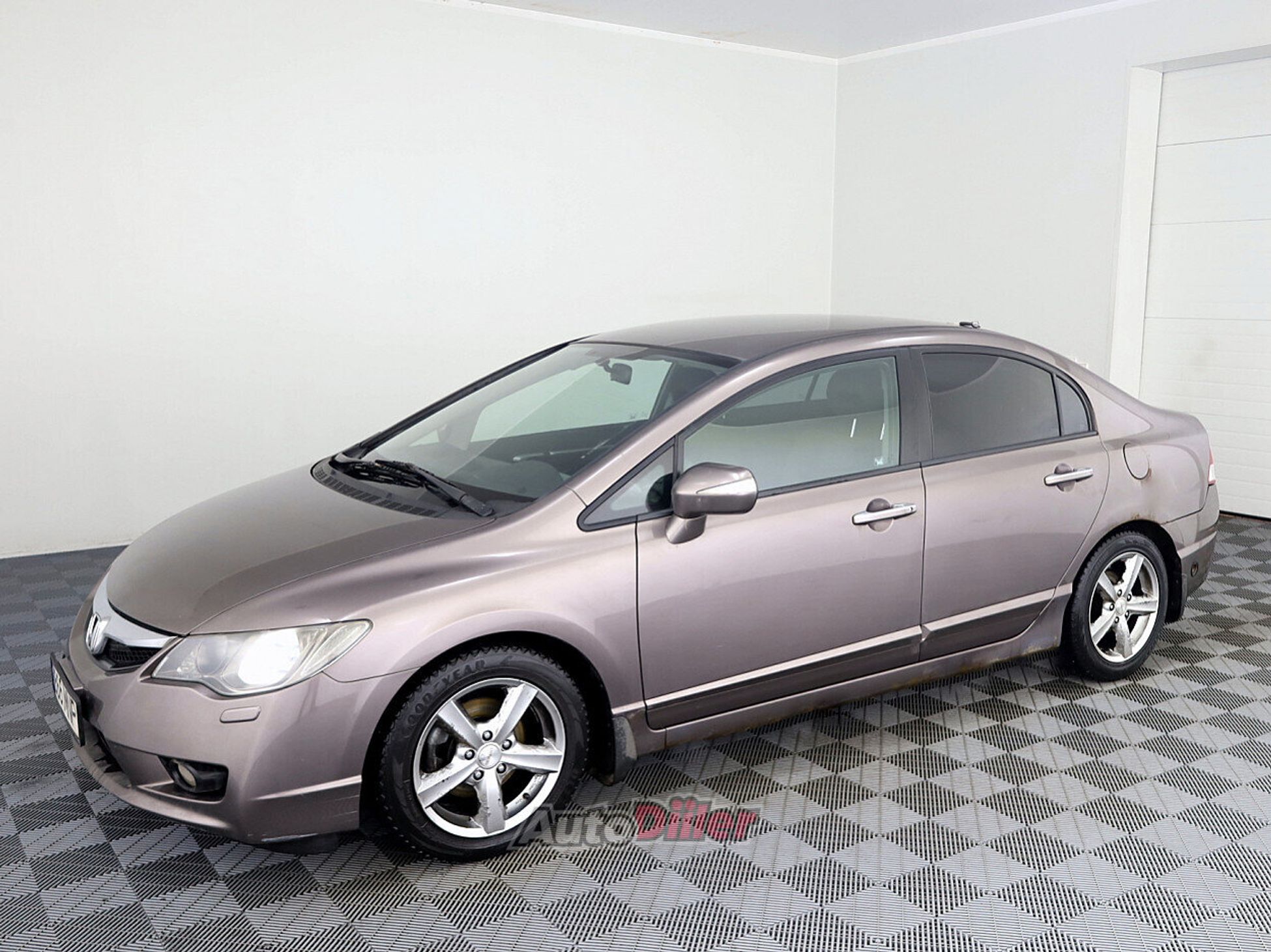 Honda Civic 1.8 103kW 2011, kuva 2/7