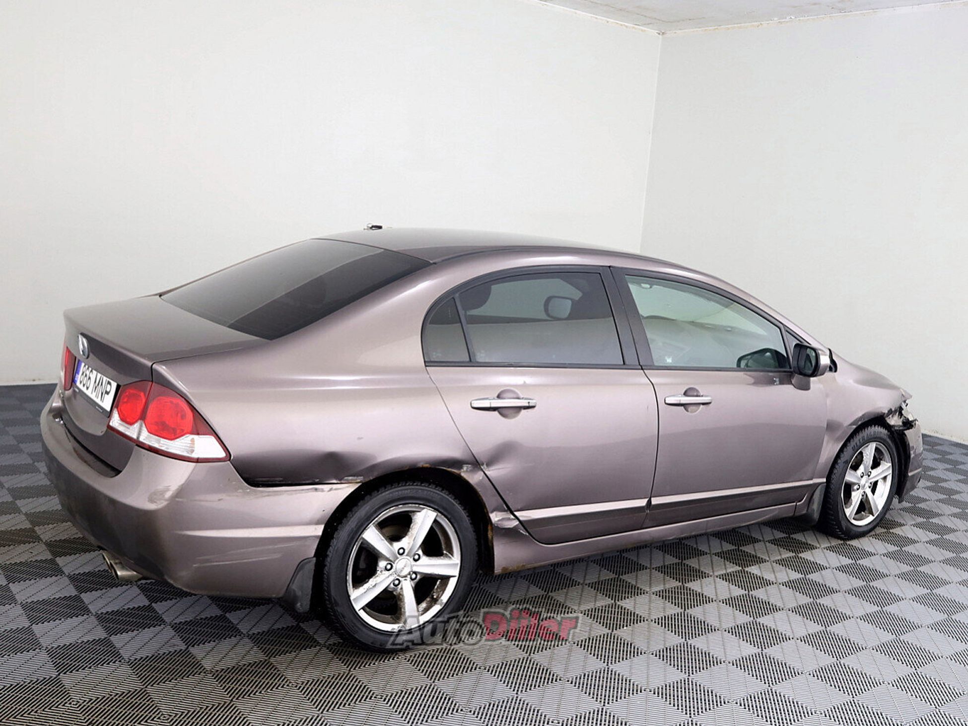 Honda Civic 1.8 103kW 2011, kuva 3/7