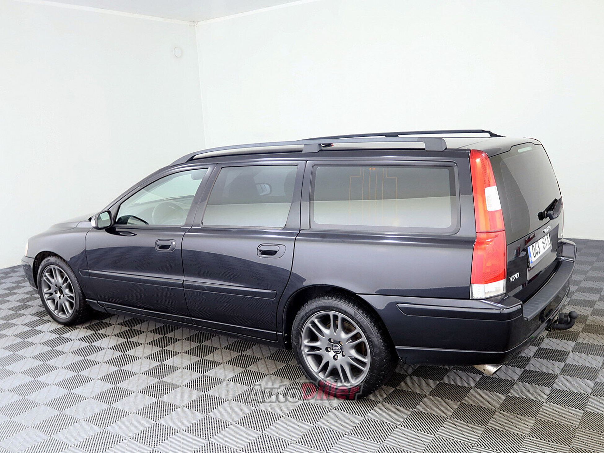 Volvo V70 2.4 136kW 2006, kuva 4/7