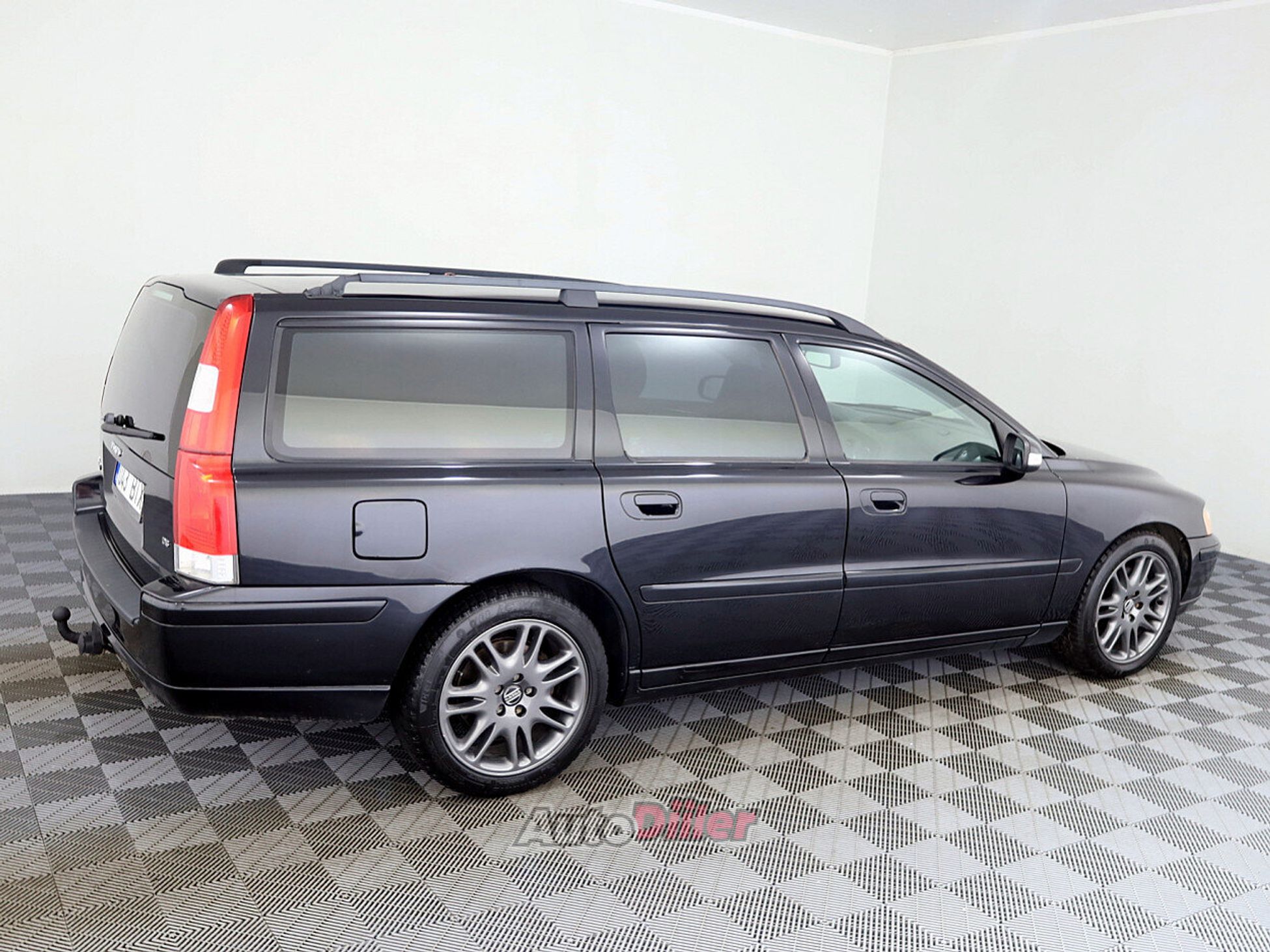 Volvo V70 2.4 136kW 2006, kuva 3/7