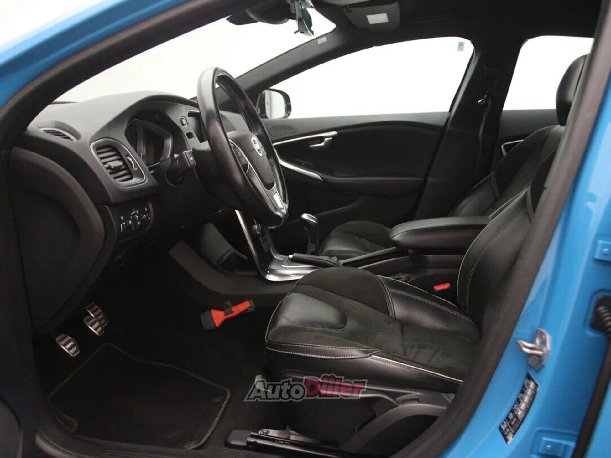 Volvo V40 R-Design Business 2.0 140kW 2014, kuva 4/10