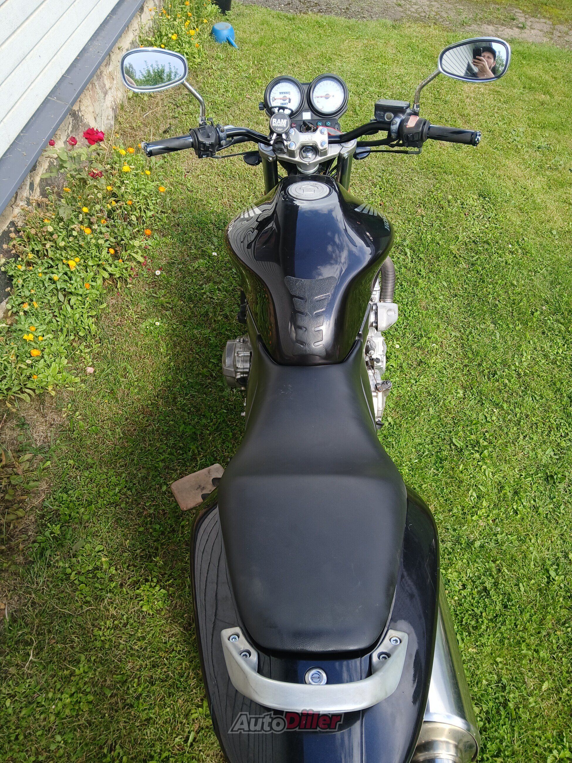 Honda CB Cb600f Hornet 69kW 1998, kuva 7/7