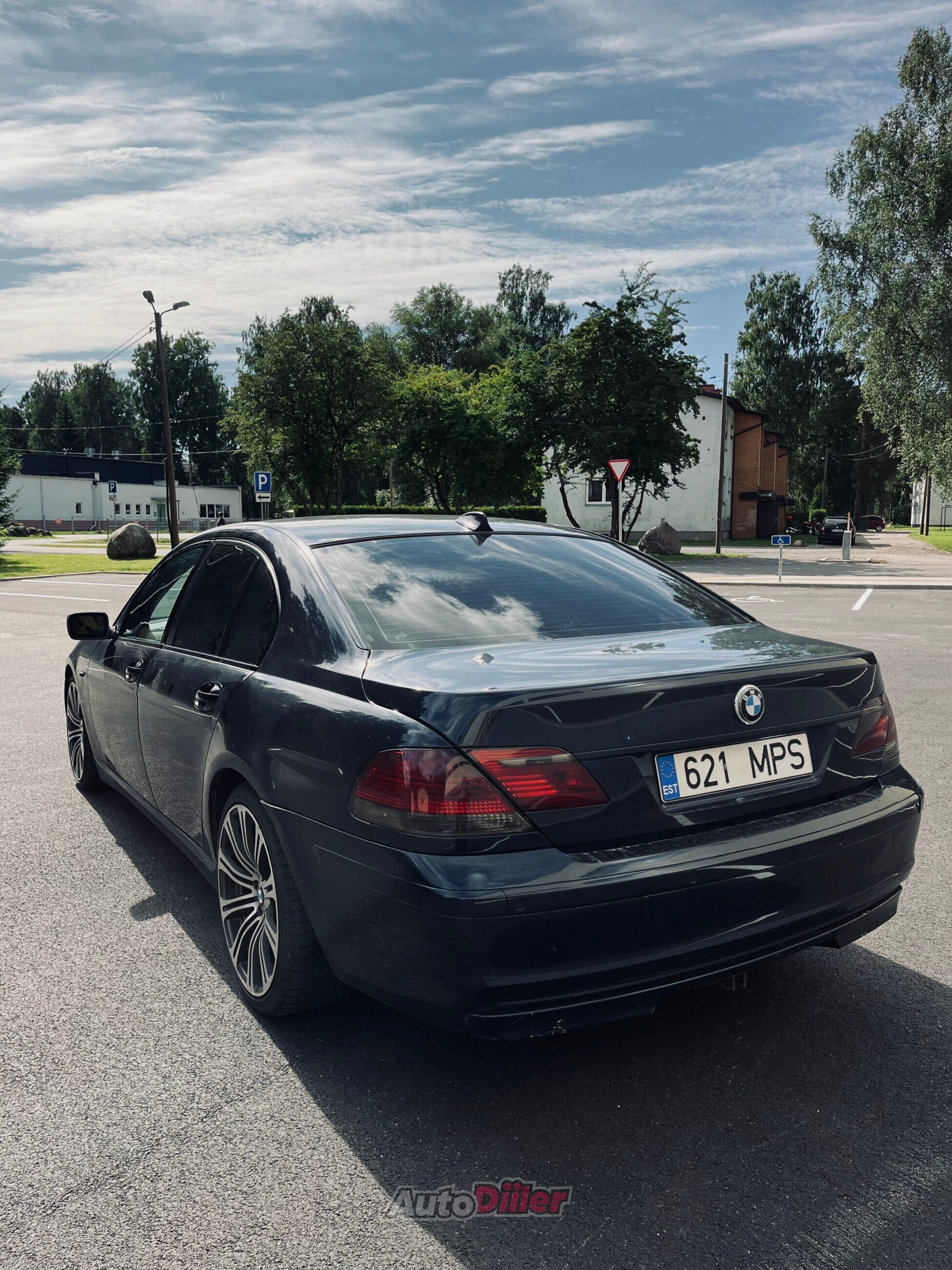 BMW 730 tumesinine 3.0 170kW 2005, photo 2/8