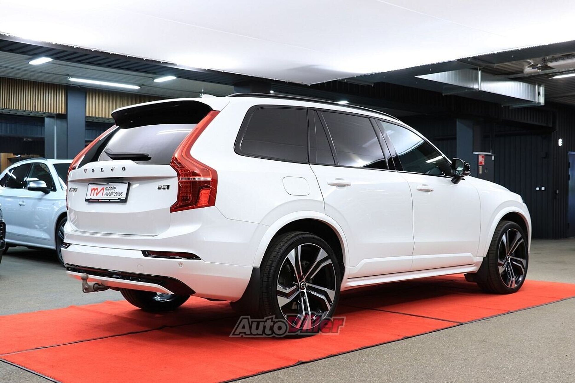 Volvo XC90 R-Design 2.0 173kW 2021, kuva 2/10
