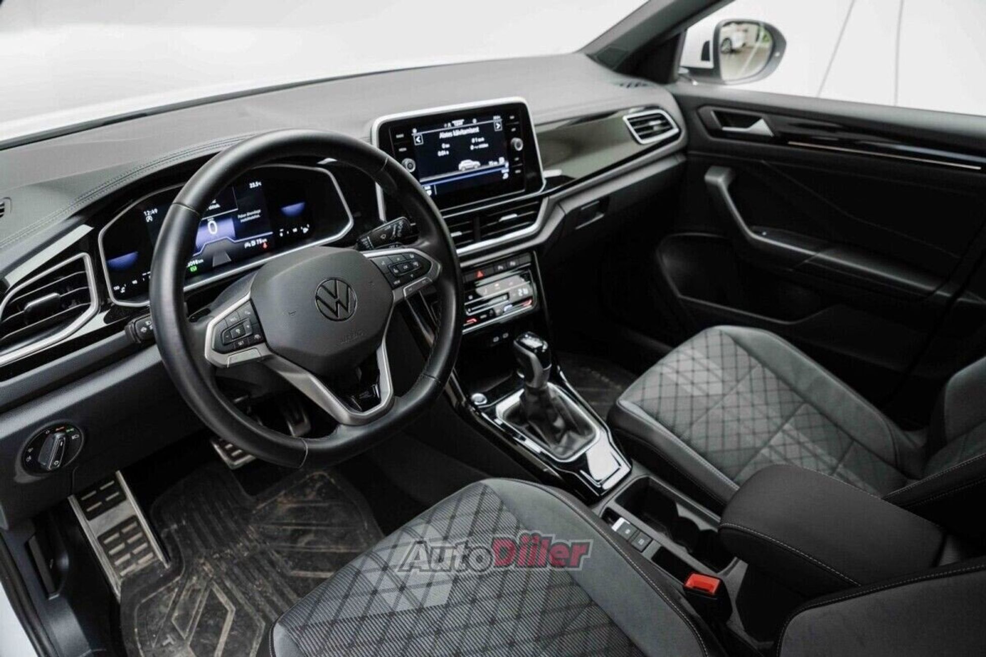 Volkswagen T-Roc 1.5 110kW 2023, photo 7/10
