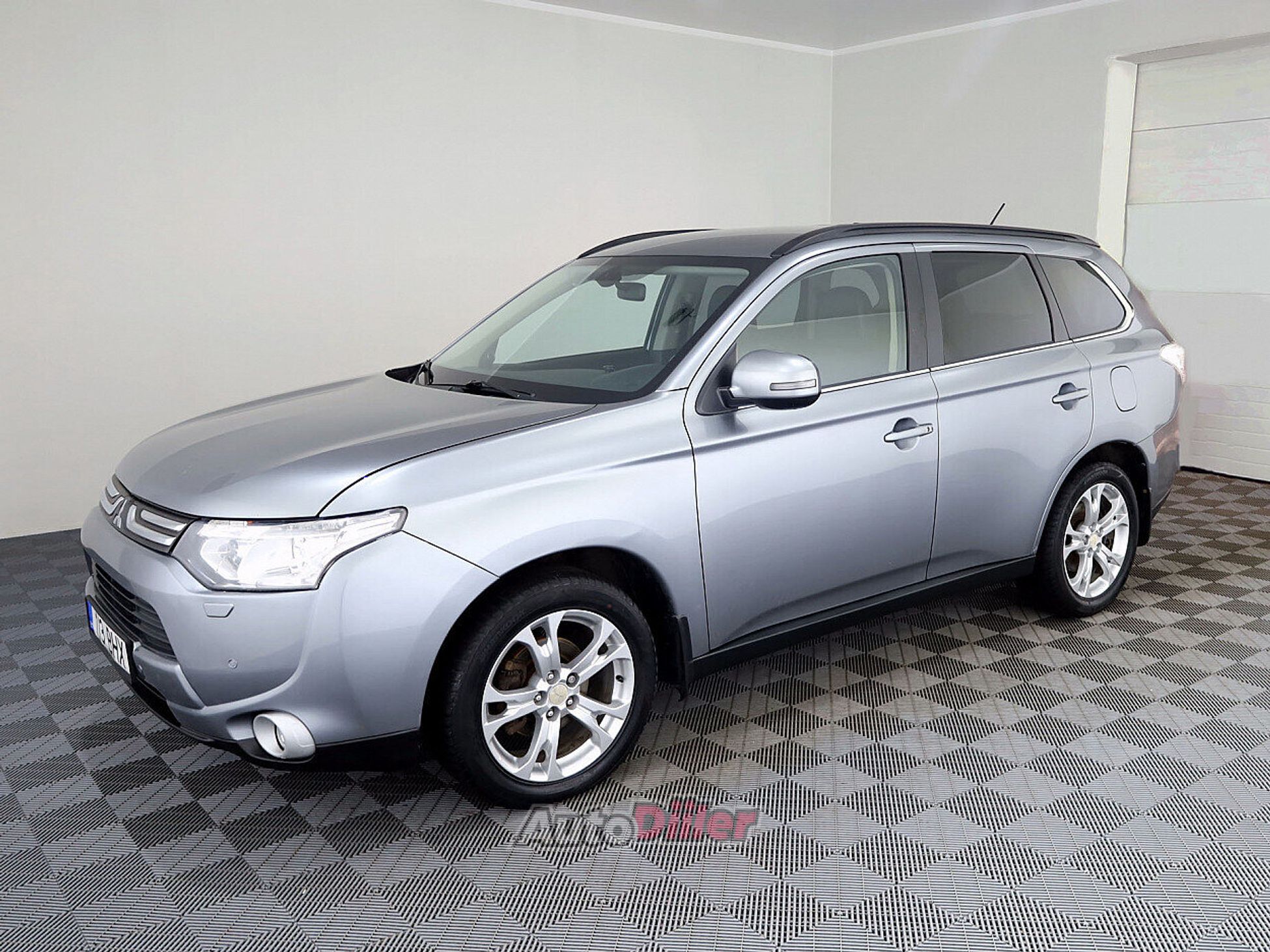 Mitsubishi Outlander 2.0 110kW 2013, kuva 2/10