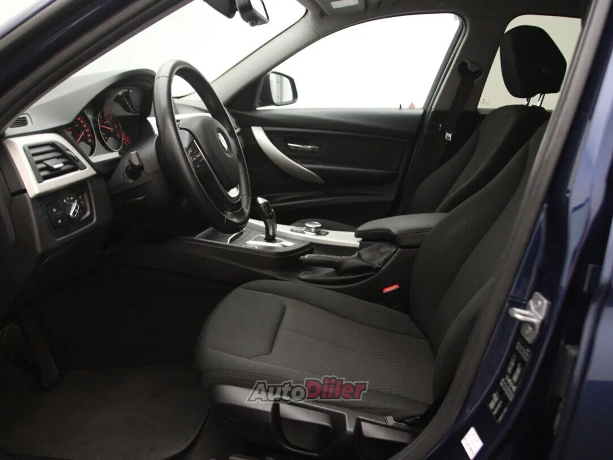 BMW 320 Executive 2.0 140kW 2018, photo 4/10