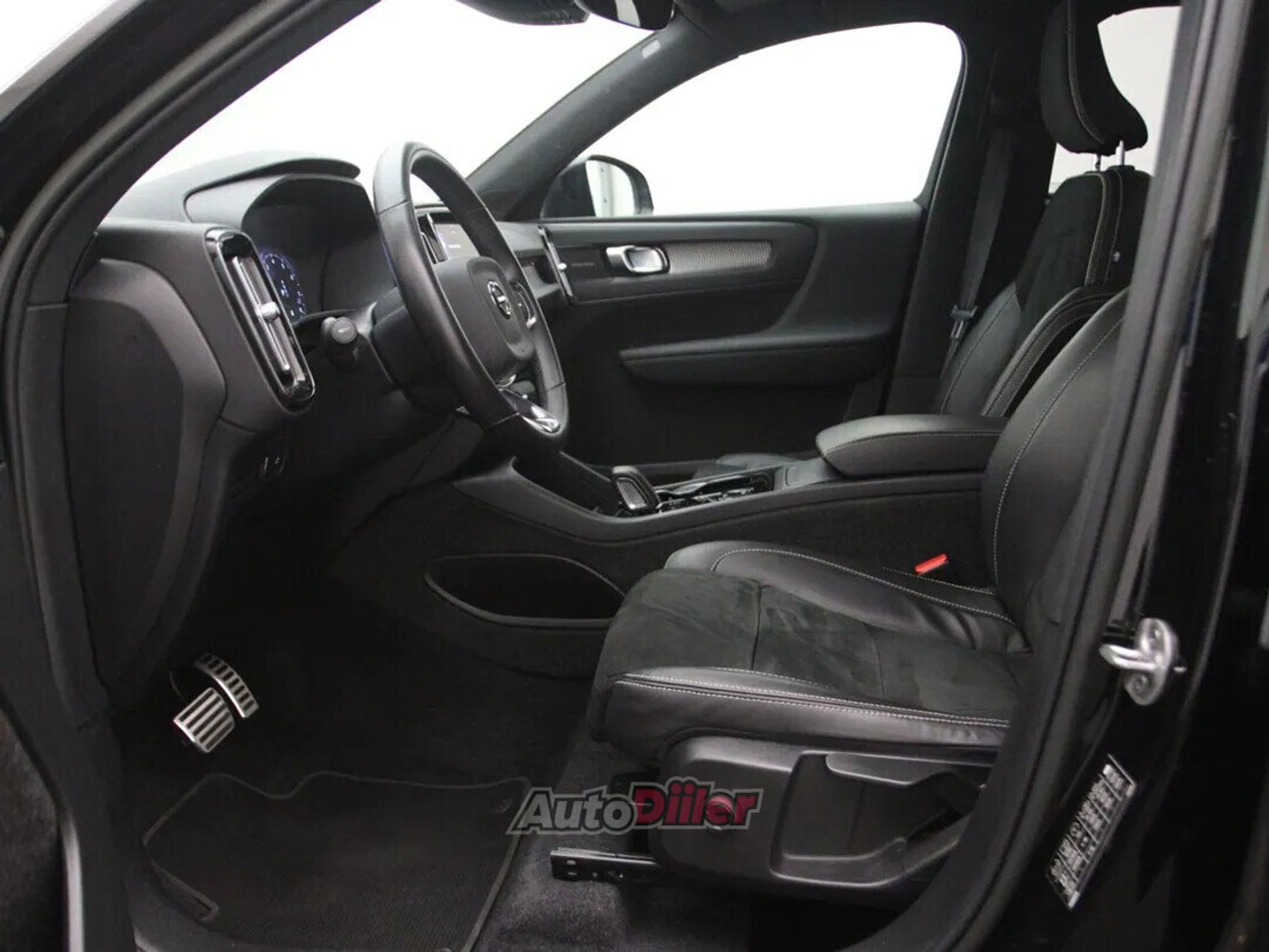 Volvo XC40 R-Design 2.0 120kW 2022, kuva 4/10